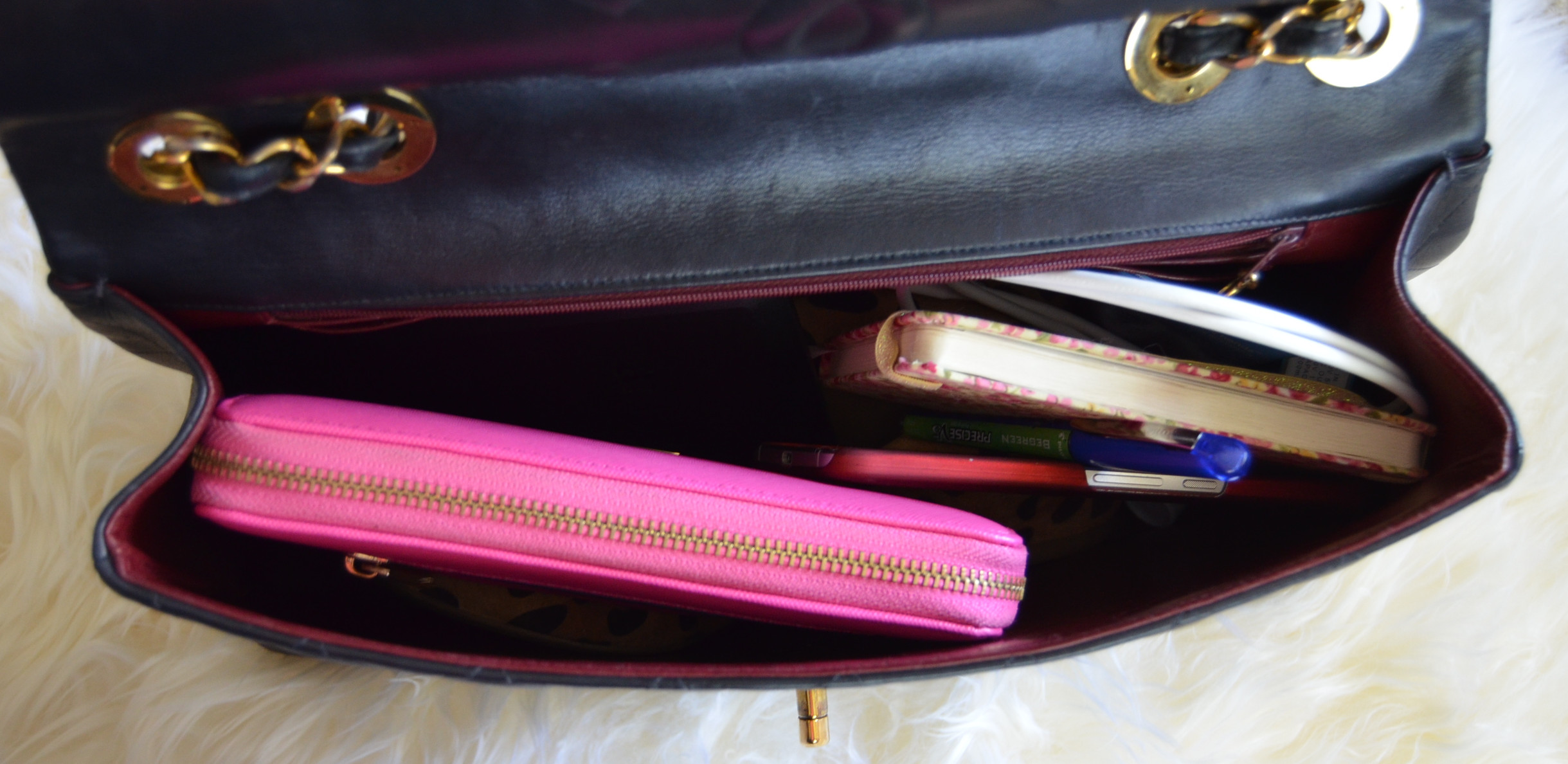 Bag Review: What Fits in a vintage Chanel Maxi Jumbo CC Flap | Lollipuff