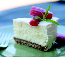 New Jersey Cheesecake with Rhubarb in Rose Wine Syrup