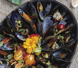 Nine Locks Dirty Blonde Steamed Mussels with Bacon, Leek and Tomato