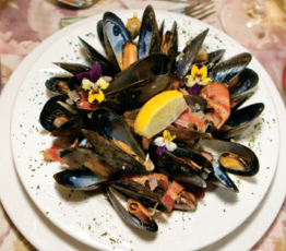 Mussels with Double-Smoked Bacon and Vermouth
