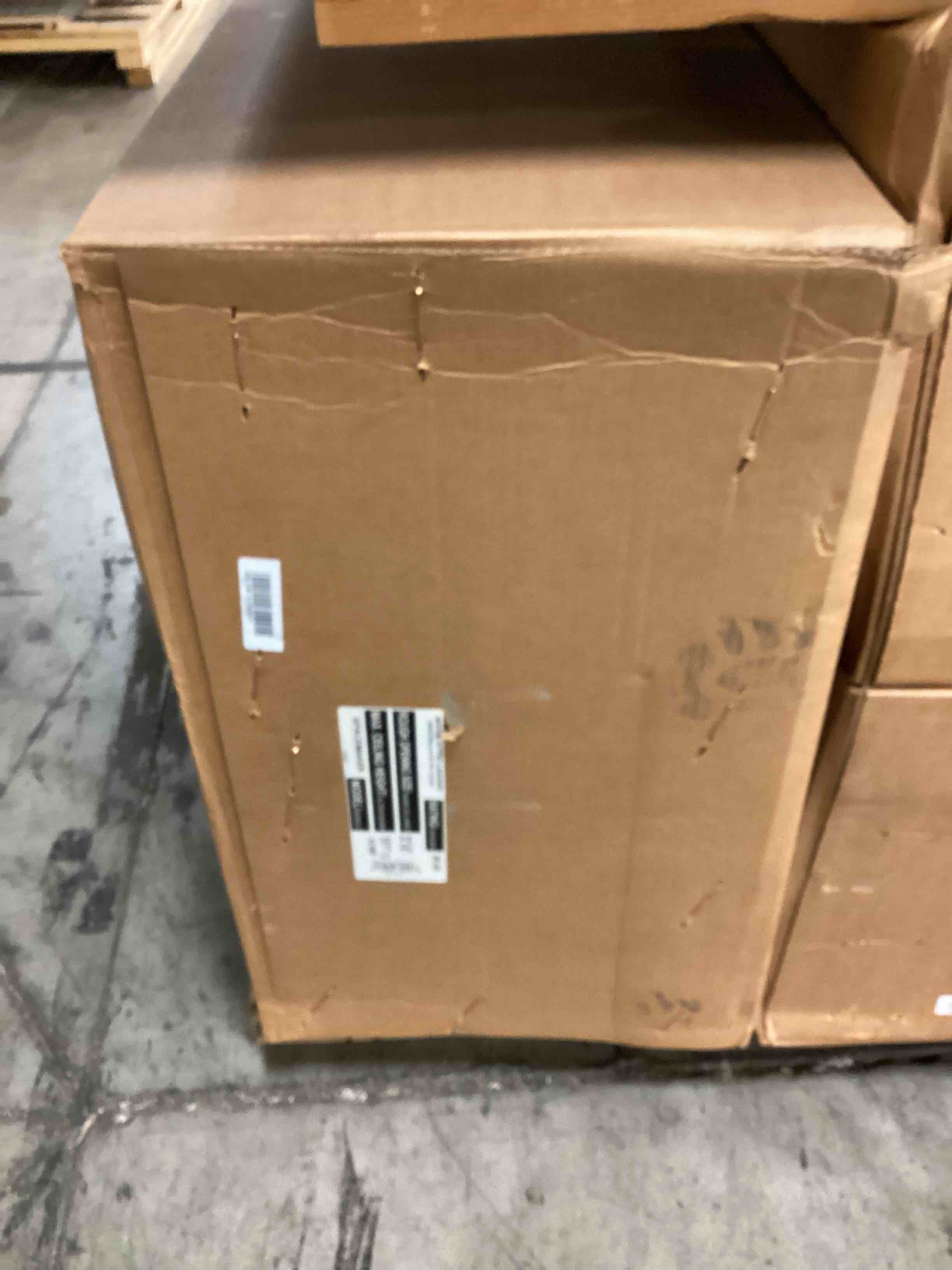 https://s3.amazonaws.com/lotting-images-prod/000628301008_1691073110303.jpeg