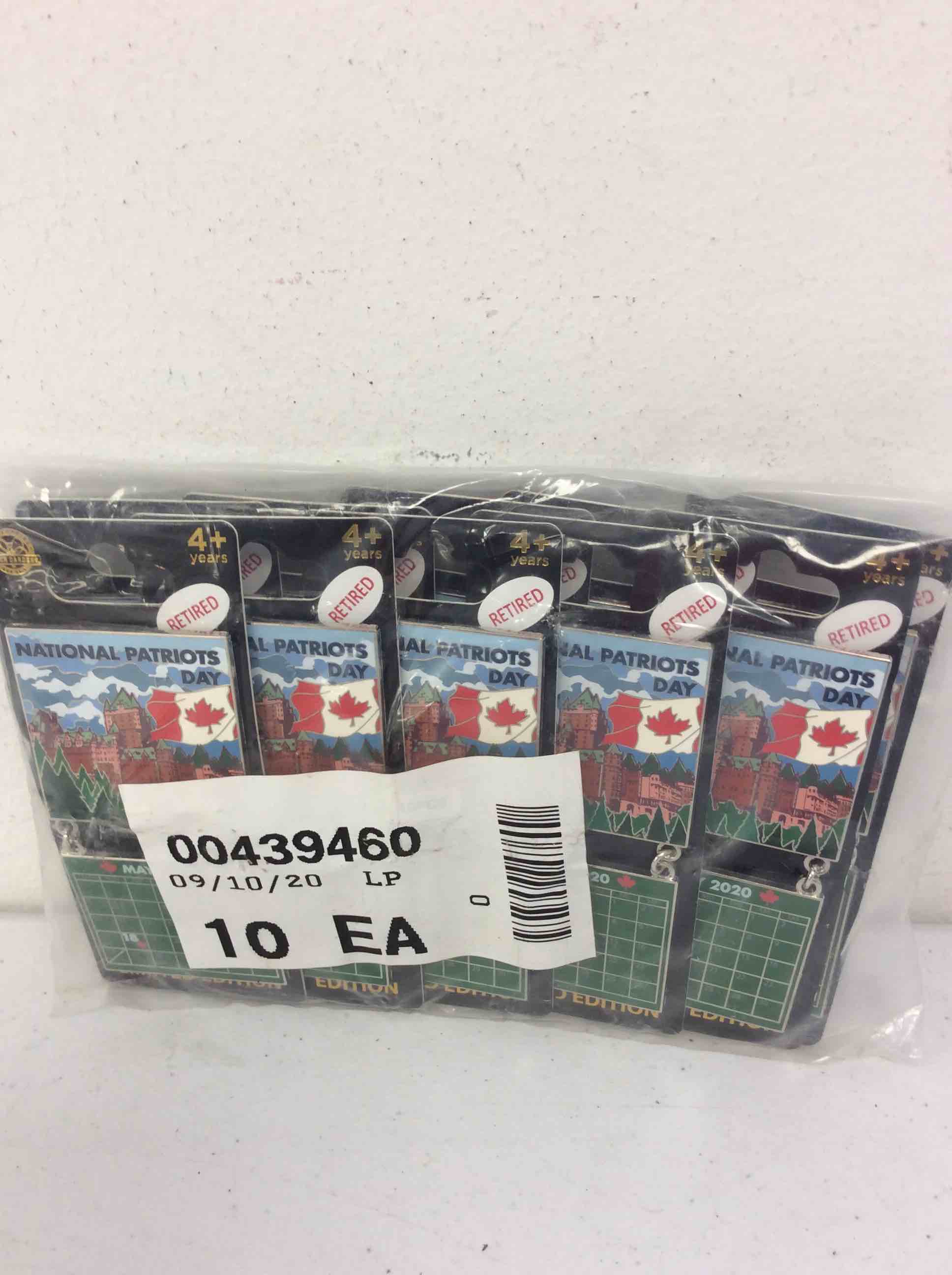 Condition photo showing New/Like New for sea world national patriots day pin 10 pcs