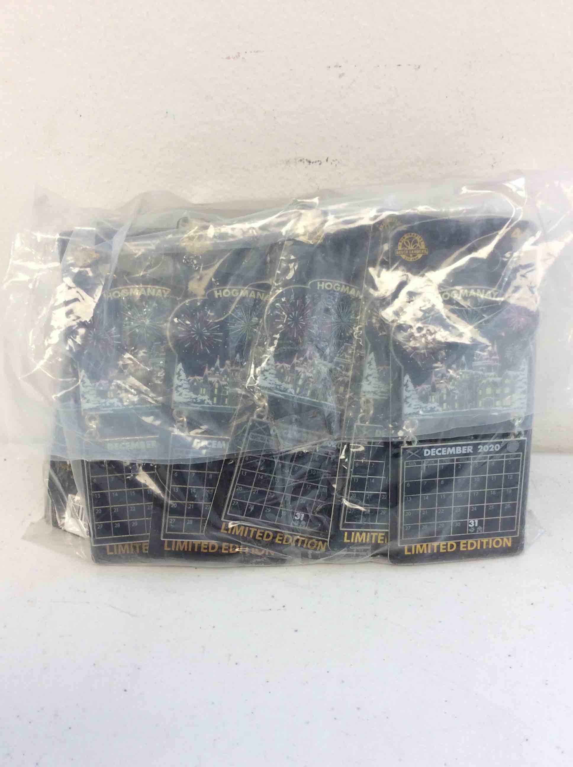 Condition photo showing New/Like New for sea world busch gardens hogmanay limited edition pin 10 pcs