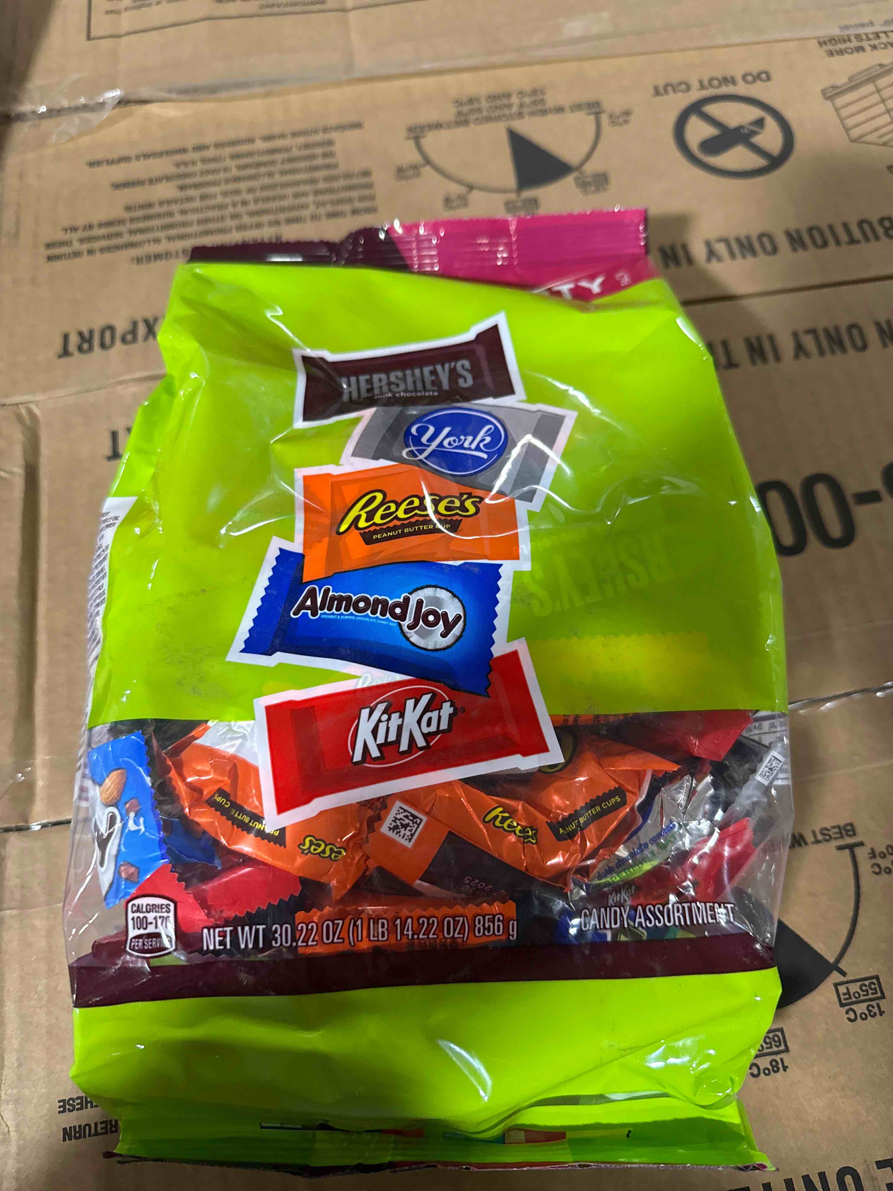 Condition photo showing Brand New for hershey's milk and dark chocolate assortment snack size candy - 30.22oz