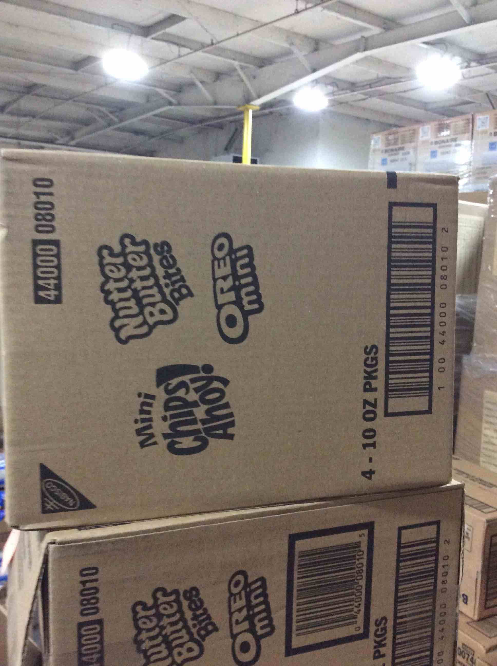 Condition photo showing New/Like New for 40-10oz packs nutter butter, oreo, chips ahoy! mini cookie variety snack pack - bb oct 25 