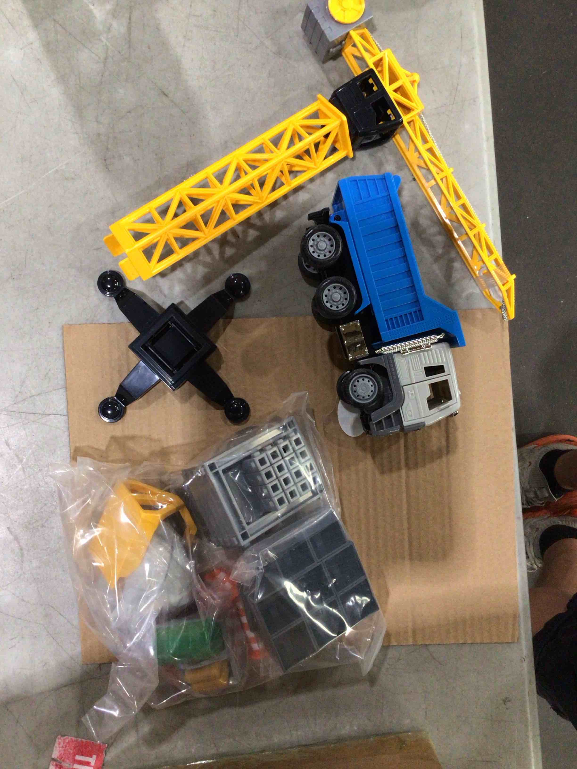 https://s3.amazonaws.com/lotting-images-prod/062243339033_1752686185042.jpeg