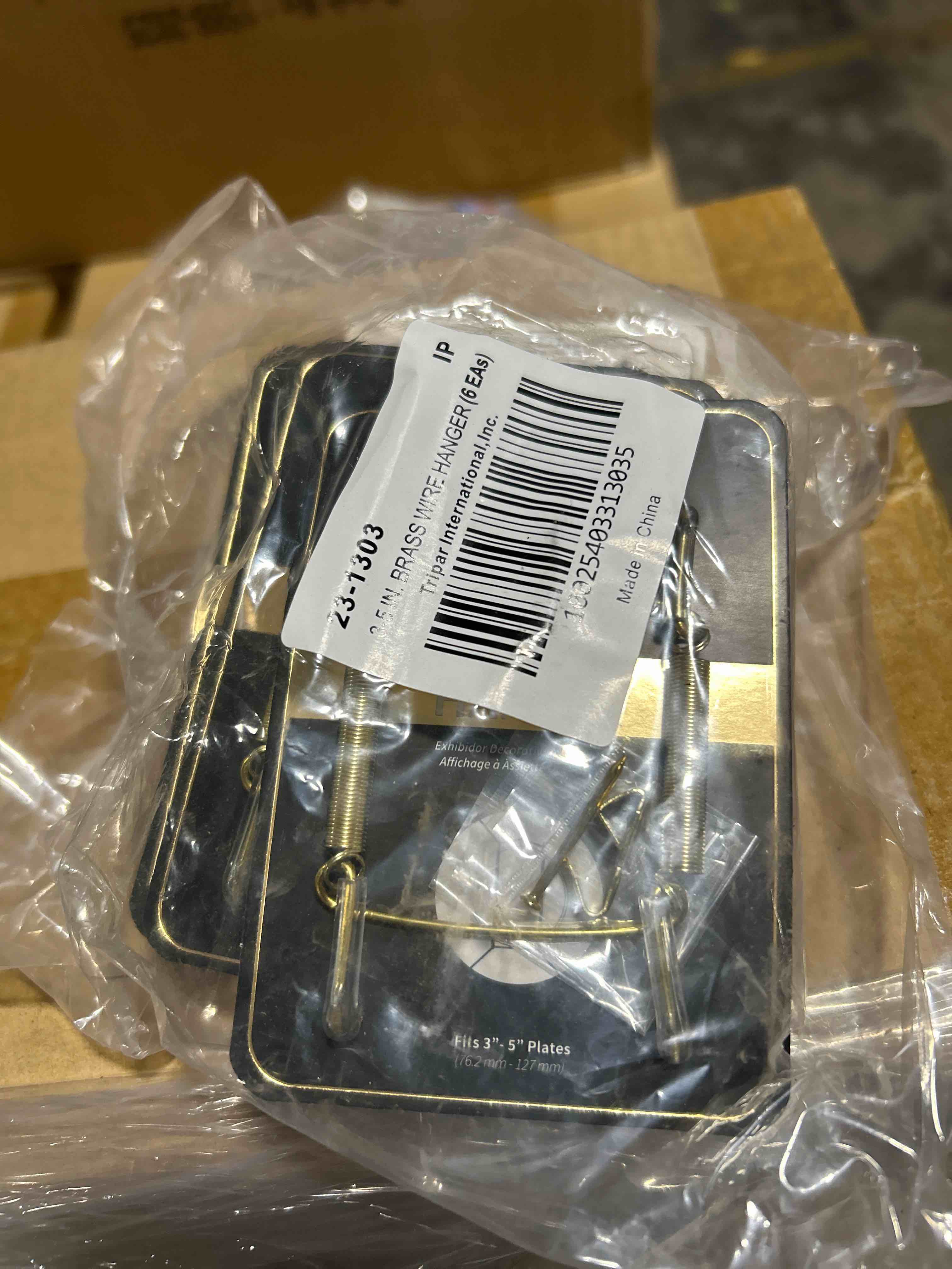 Condition photo showing New/Like New for lot of 6 tripar 3-5 inch brass plate wire wall plate hanger