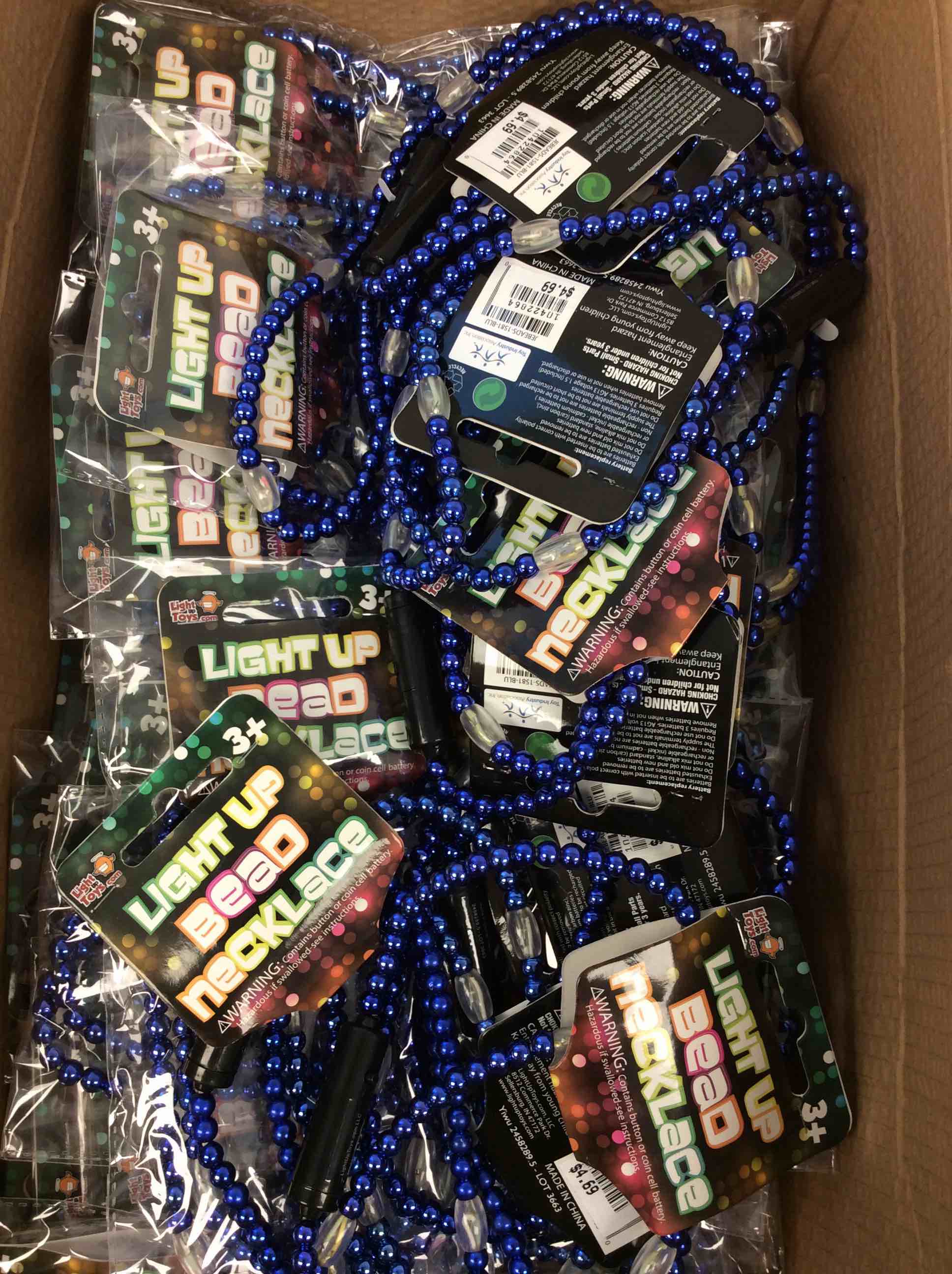 Condition photo showing New/Like New for box of light up necklace 