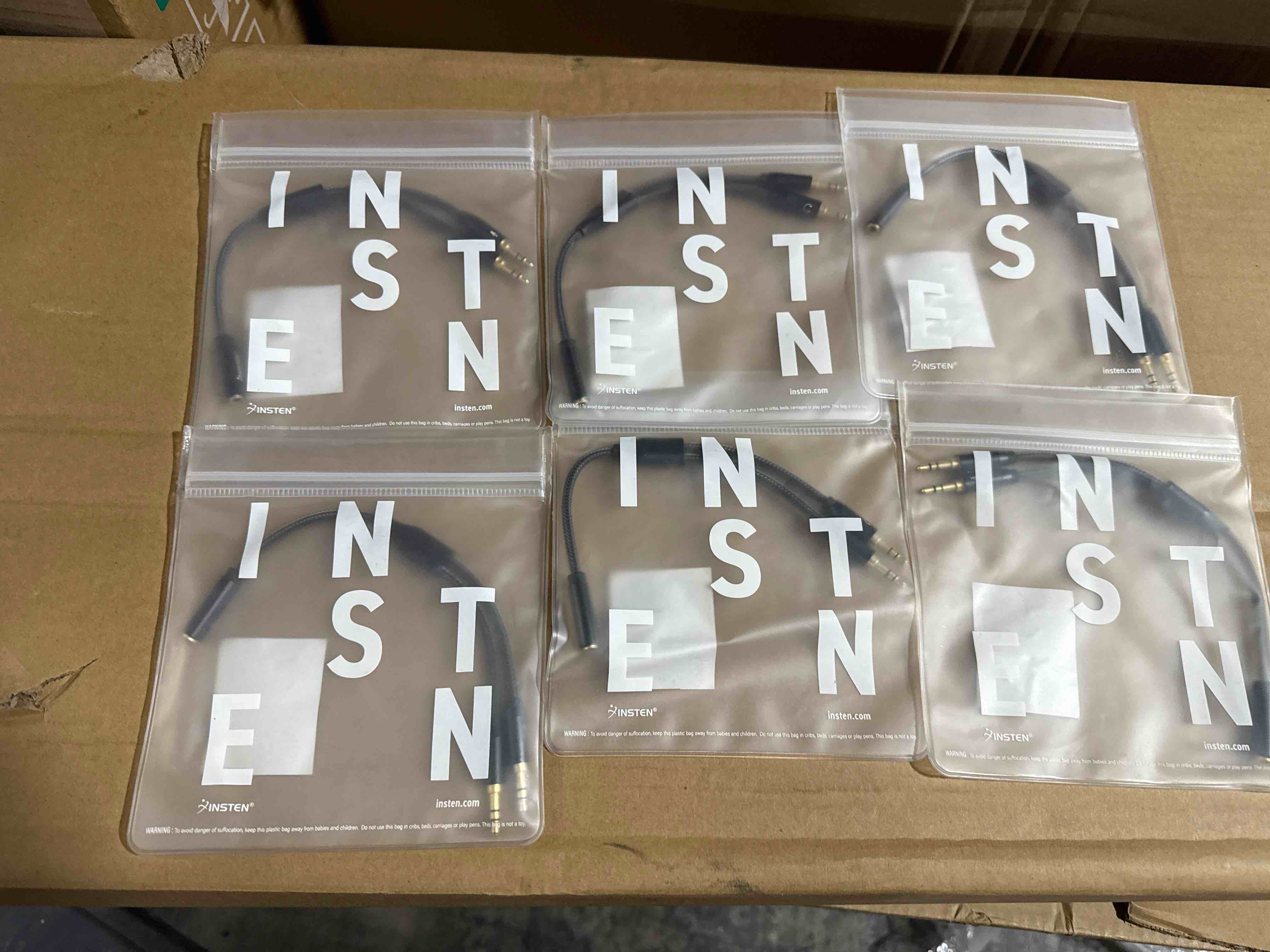 A lot of six dual headphone audio splitter