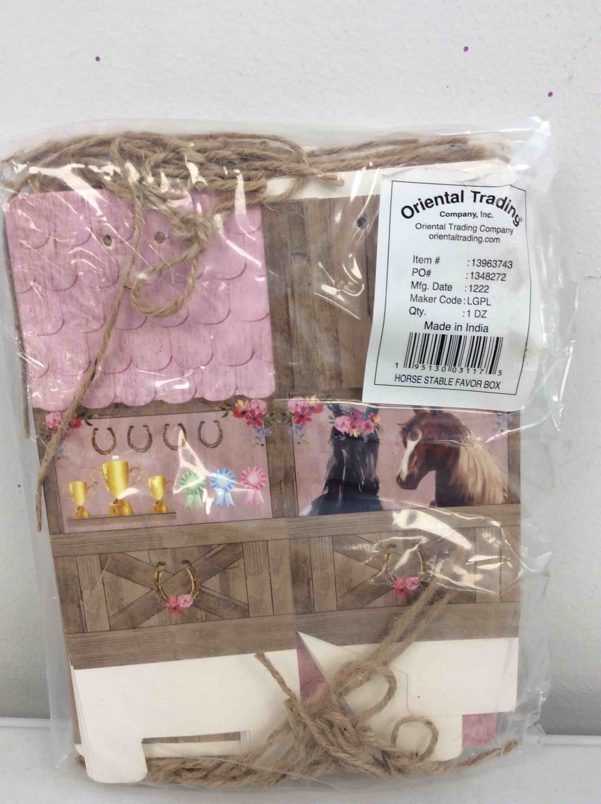 Condition photo showing New/Like New for oriental trading horse stable favor box 12pcs