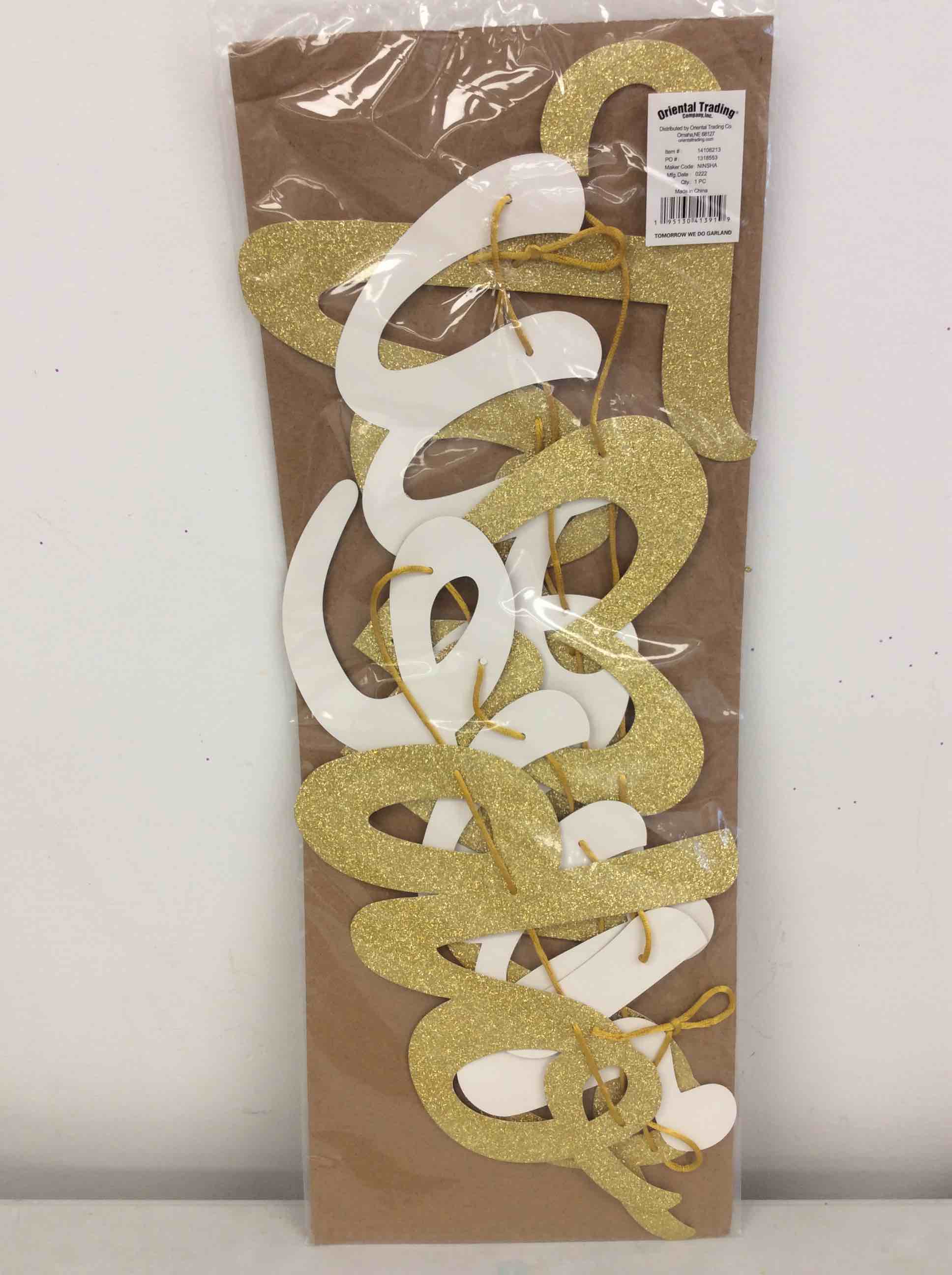 Condition photo showing New/Like New for oriental trading tomorrow we do garland 