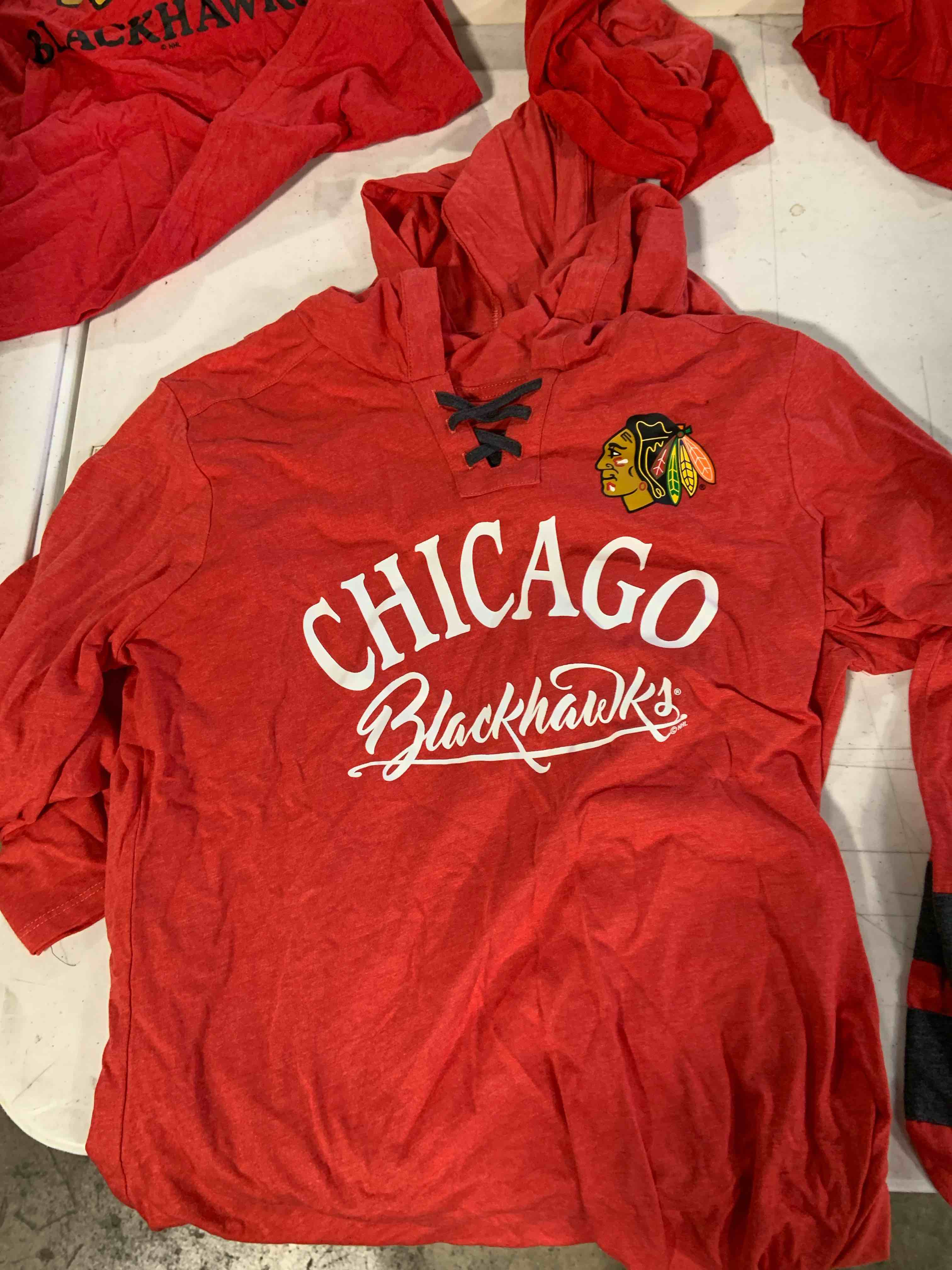 Women s Fanatics Branded Heathered Red/Heather Charcoal Chicago Blackhawks Formation Pullover Hoodie