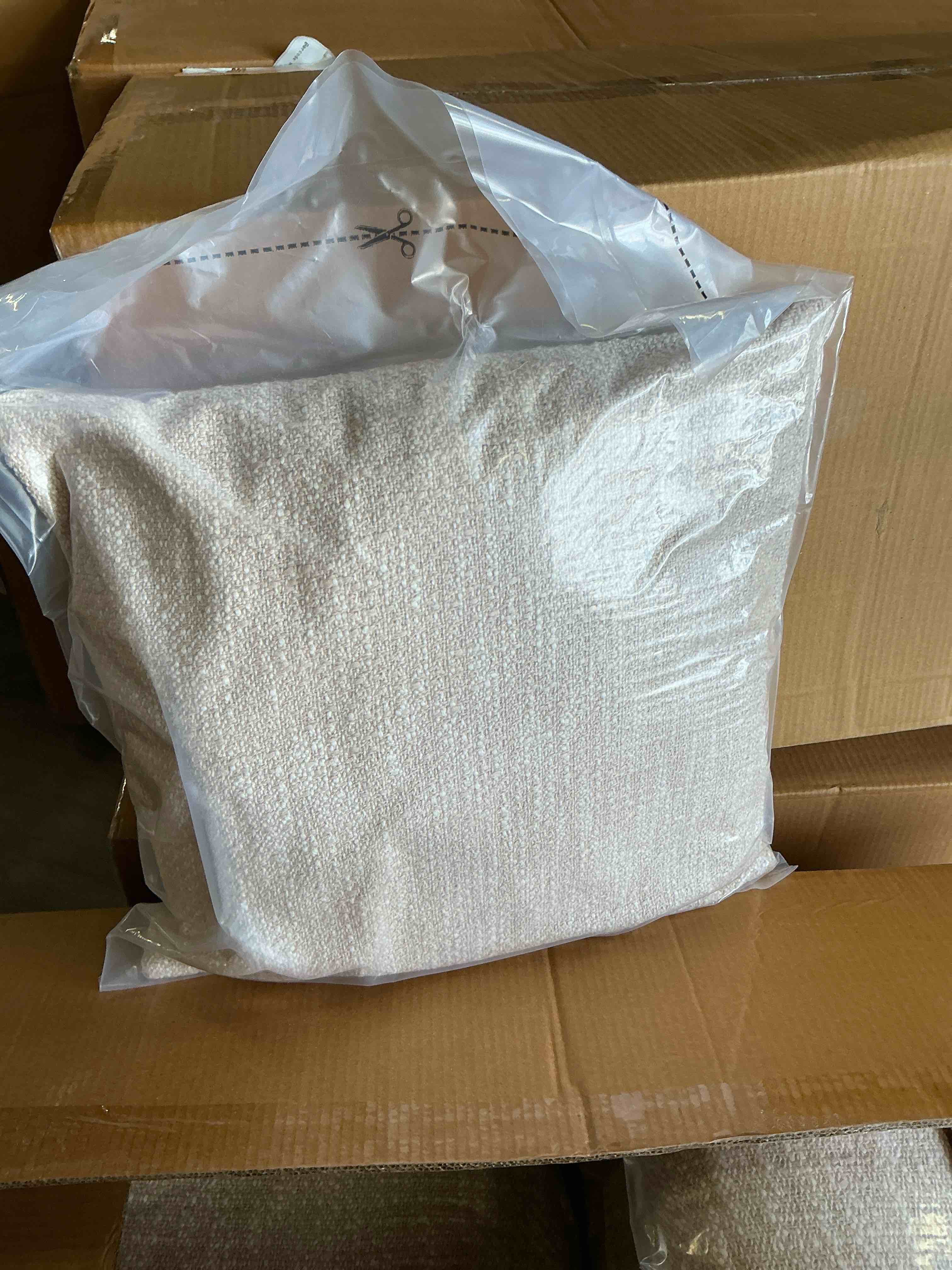 https://s3.amazonaws.com/lotting-images-prod/197543418147_1751990243642.jpeg