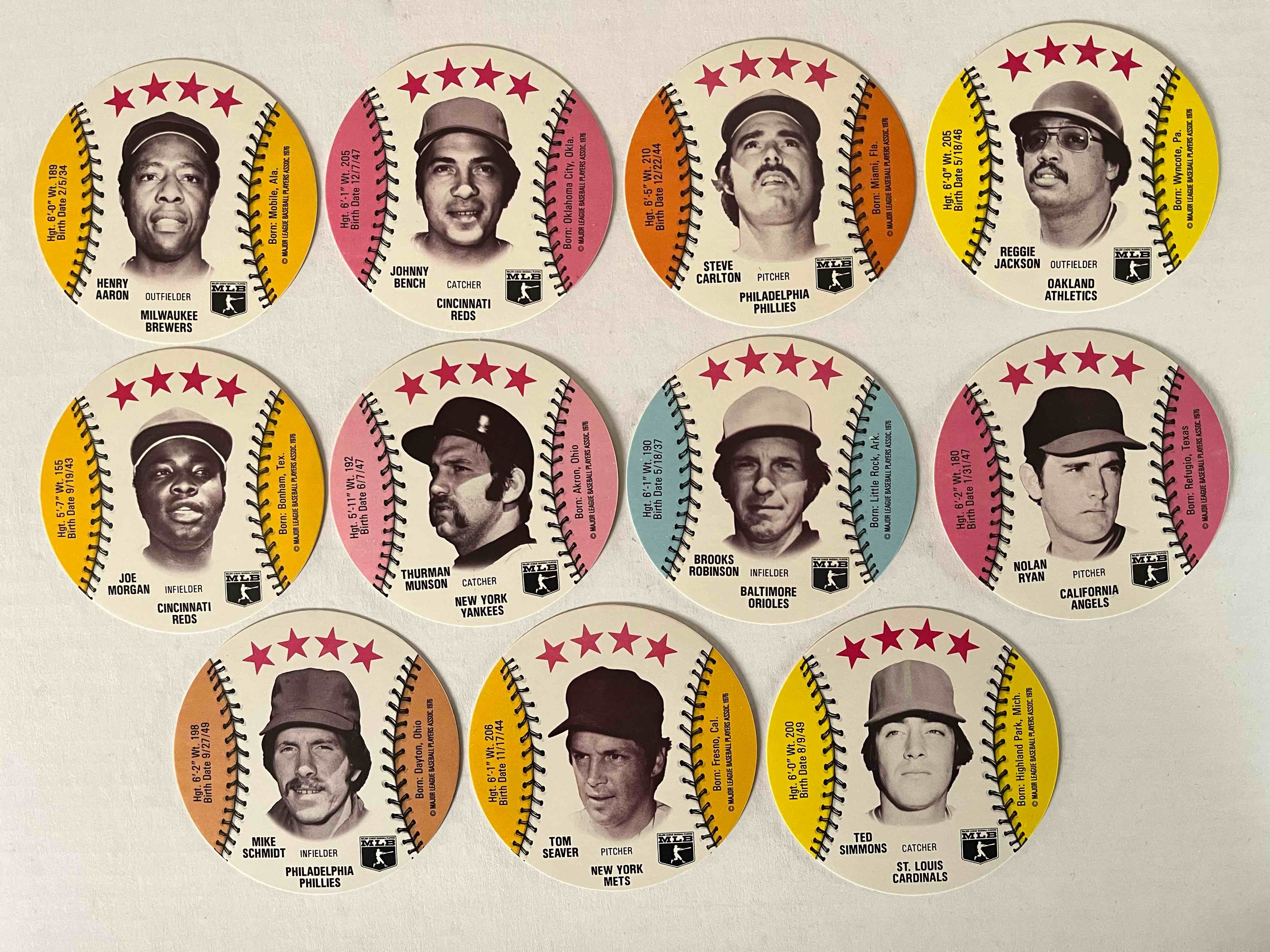 1976 ISALY’S SWEET WILLIAM BASEBALL DISC LOT INCLUDING RYAN, BENCH, AARON, BROOKS ROBINSON, SEAVER, SCHMIDT, REGGIE, MORGAN, CARLTON, MUNSON.