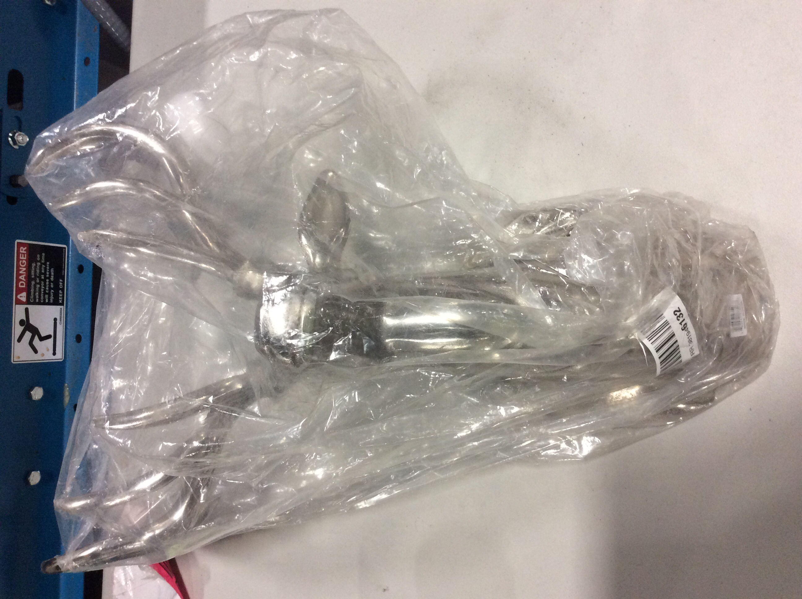 Deco 79 27526 Aluminium Trophy Head, 17" by 23"