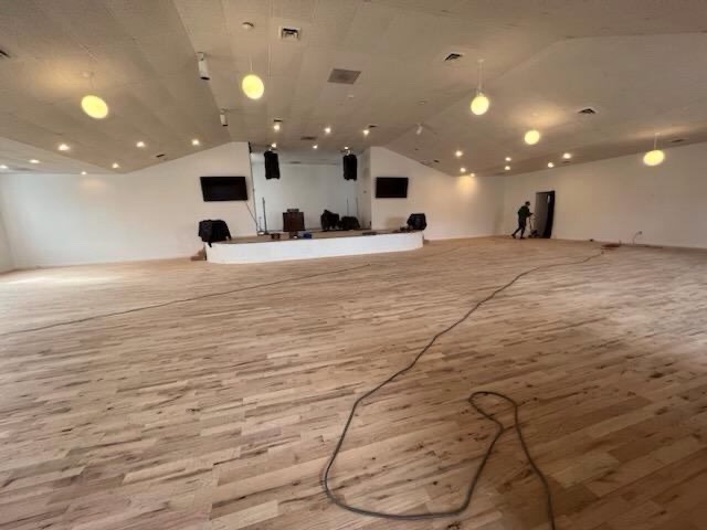 https://s3.amazonaws.com/lotting-images-prod/3.25-Red-Oak_1769192814150.jpeg