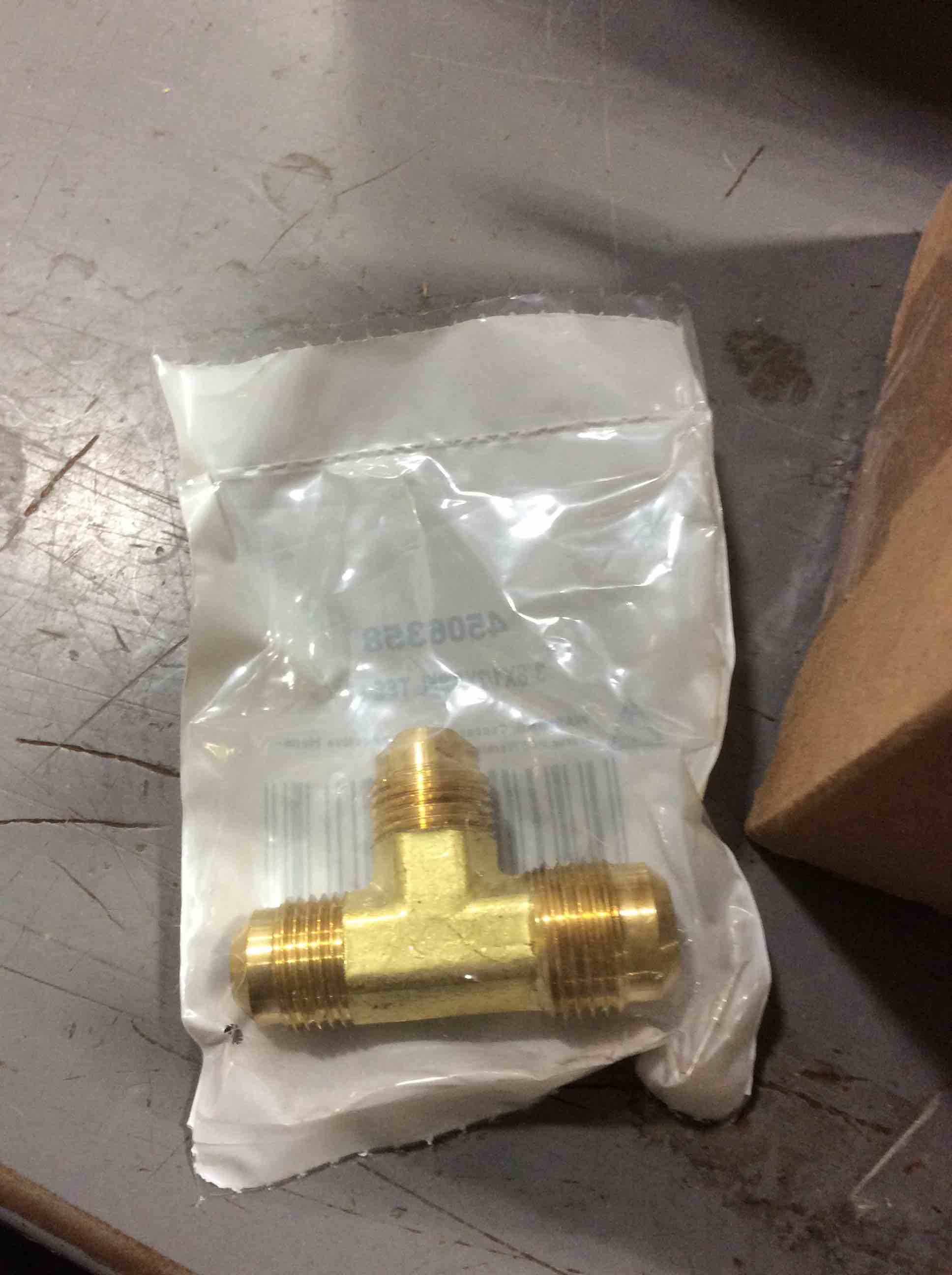 Condition photo showing New/Like New for jmf 0.37 x 0.5 x 0.25 in. dia. flare to flare to mpt yellow brass reducing tee (5)