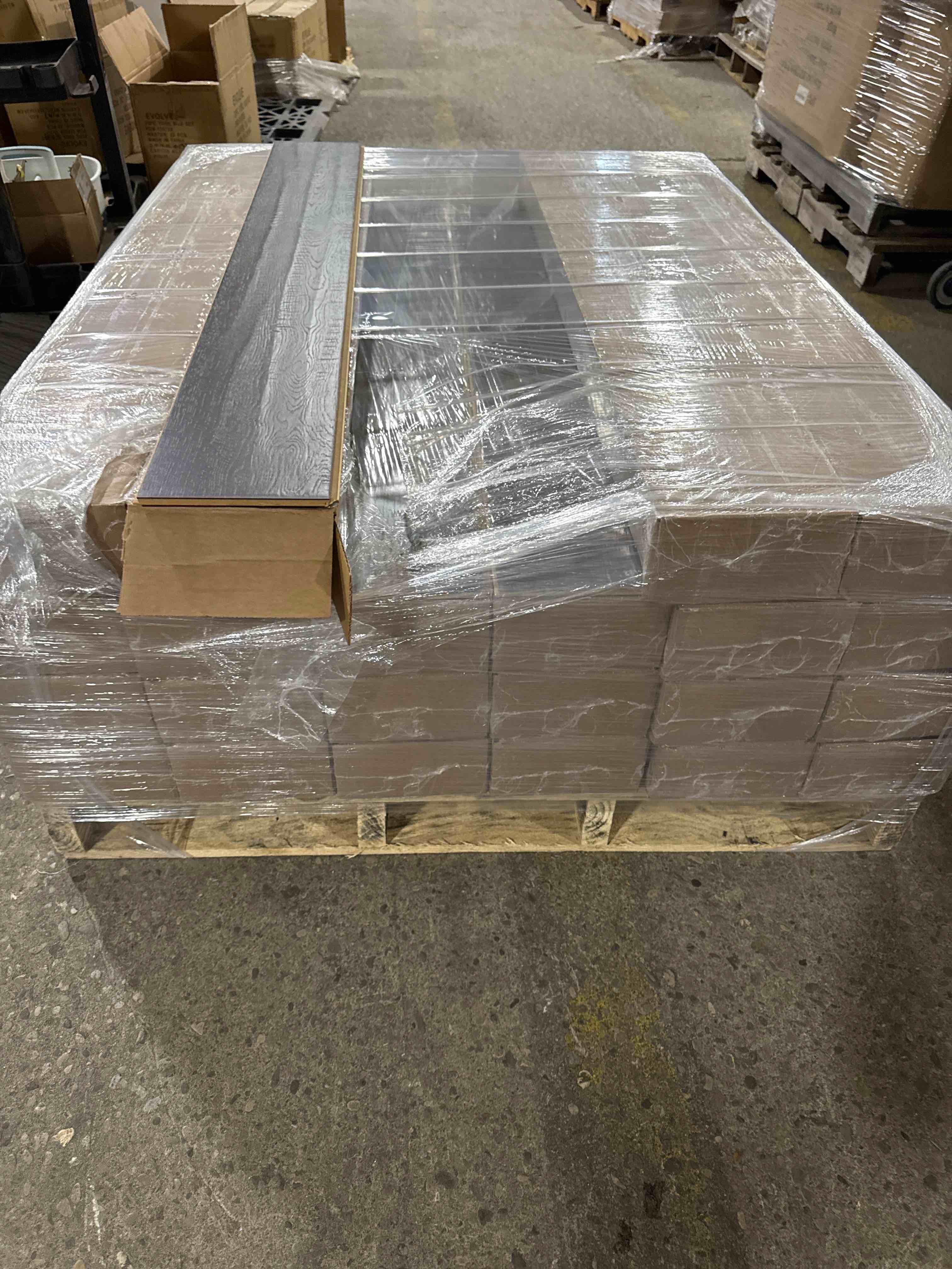 laminate wood flooring 7.5 x 48 20.15 sq ft/ box- 22 boxes - bid per sq ft 