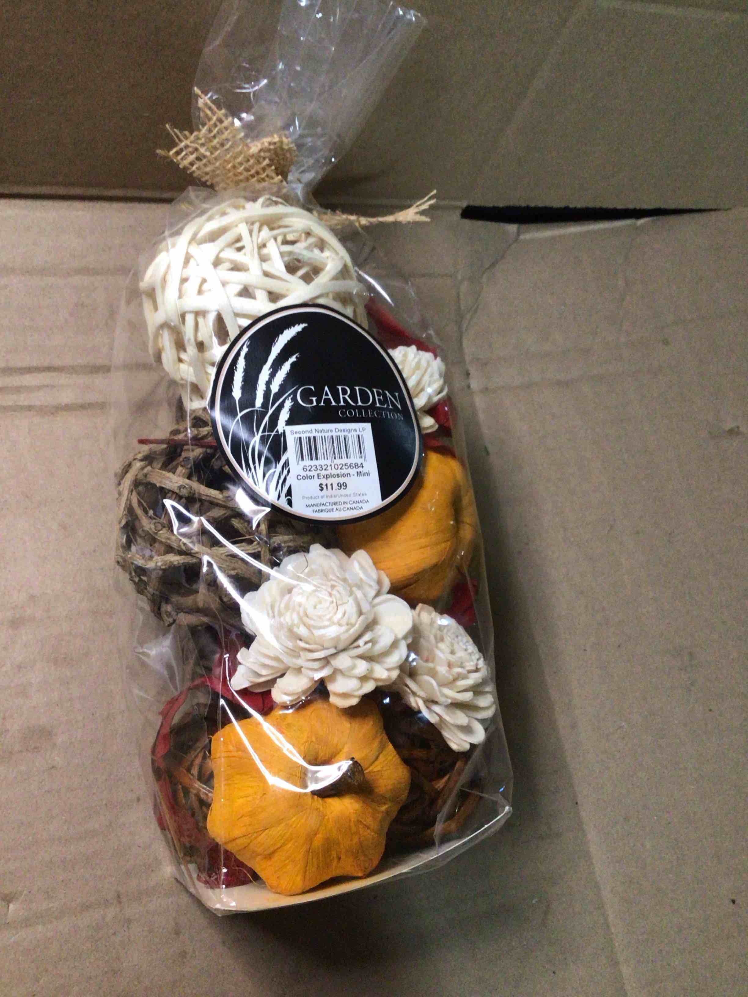 Condition photo showing Brand New for bag of garden collection, decor