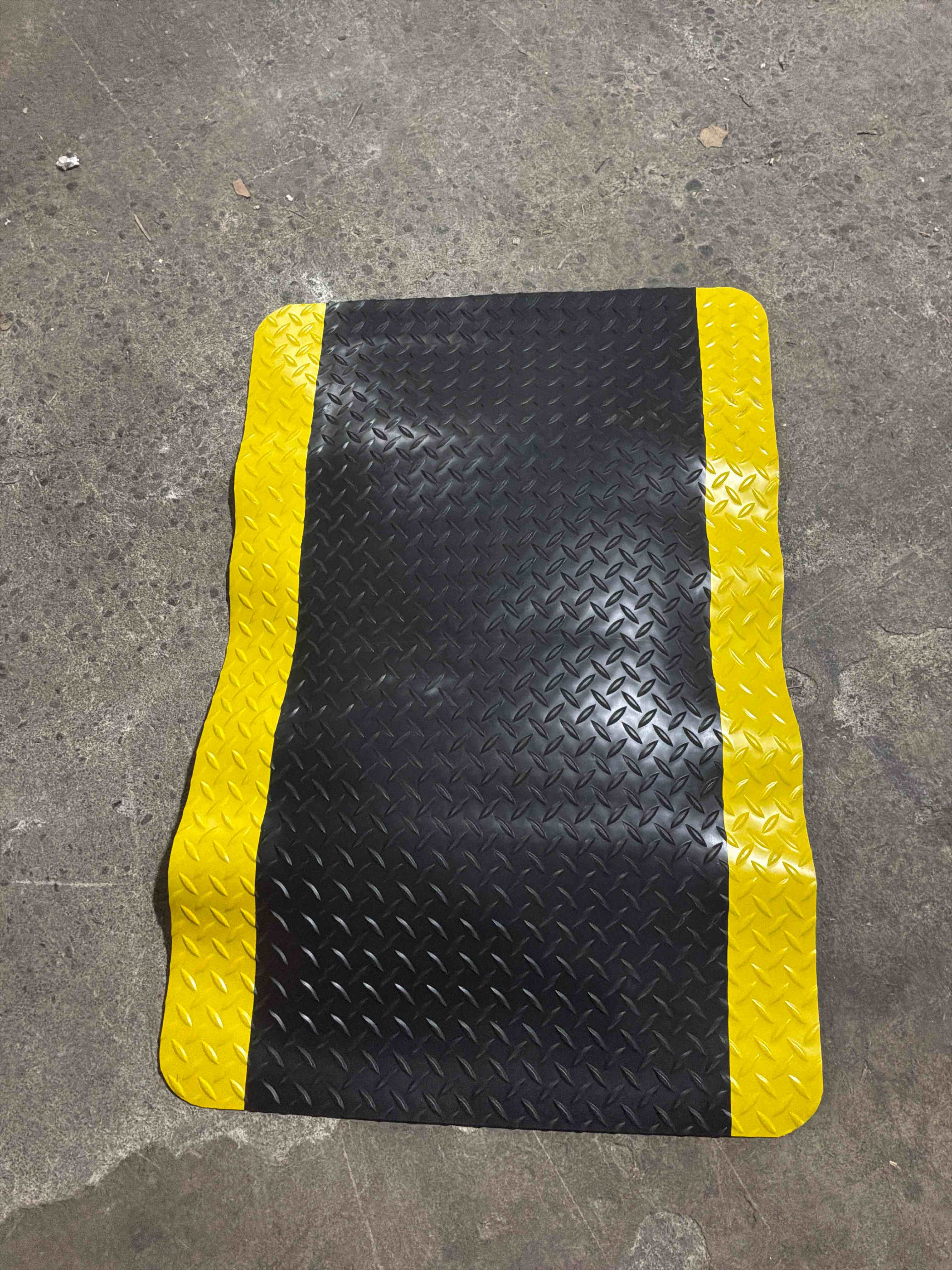Condition photo showing New/Like New for SADDLE TRAX, PVC FOAM BACKING, 2 X 3 FT, 1 IN THICK, BLACK/YELLOW