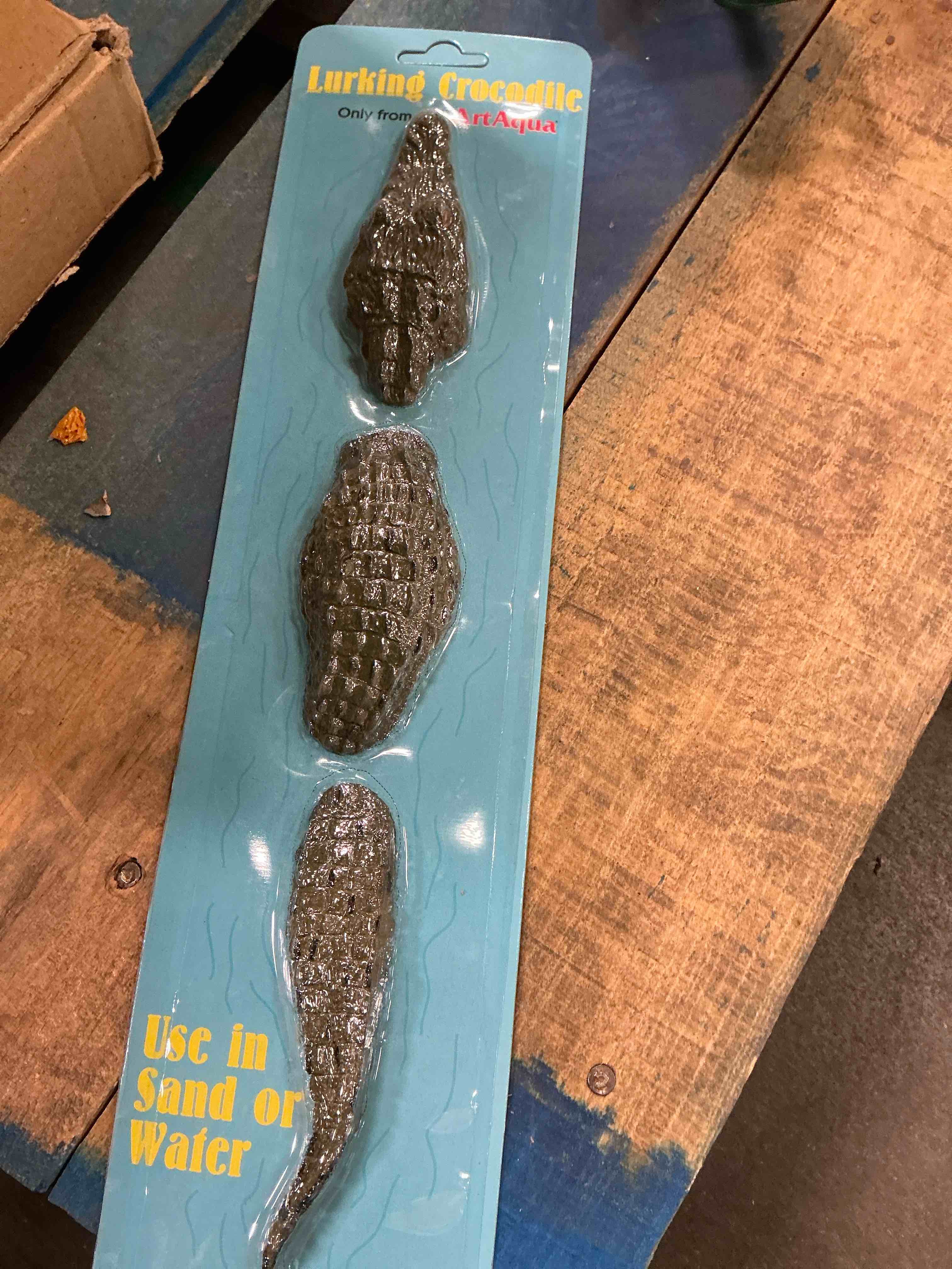 Lurking crocodile only from ArtAqua (12 packages per box)
