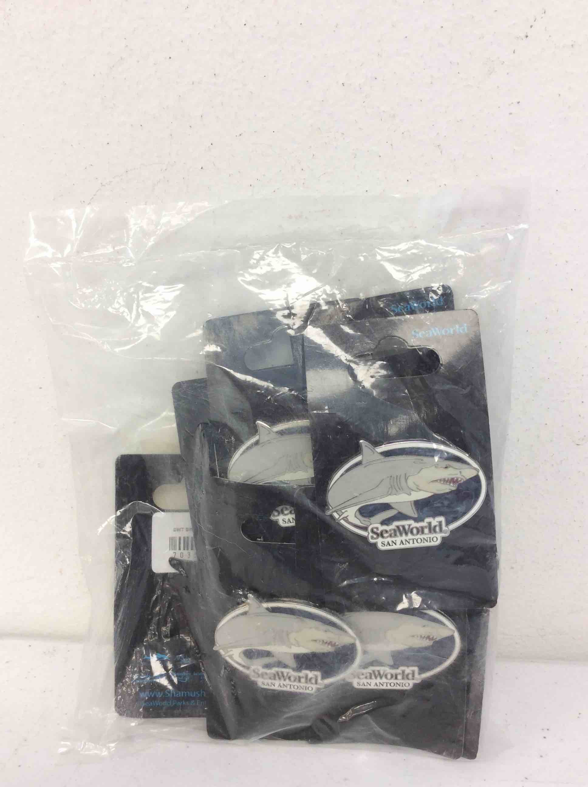 Condition photo showing New/Like New for sea world san antonio swirl shark pin 10 pcs