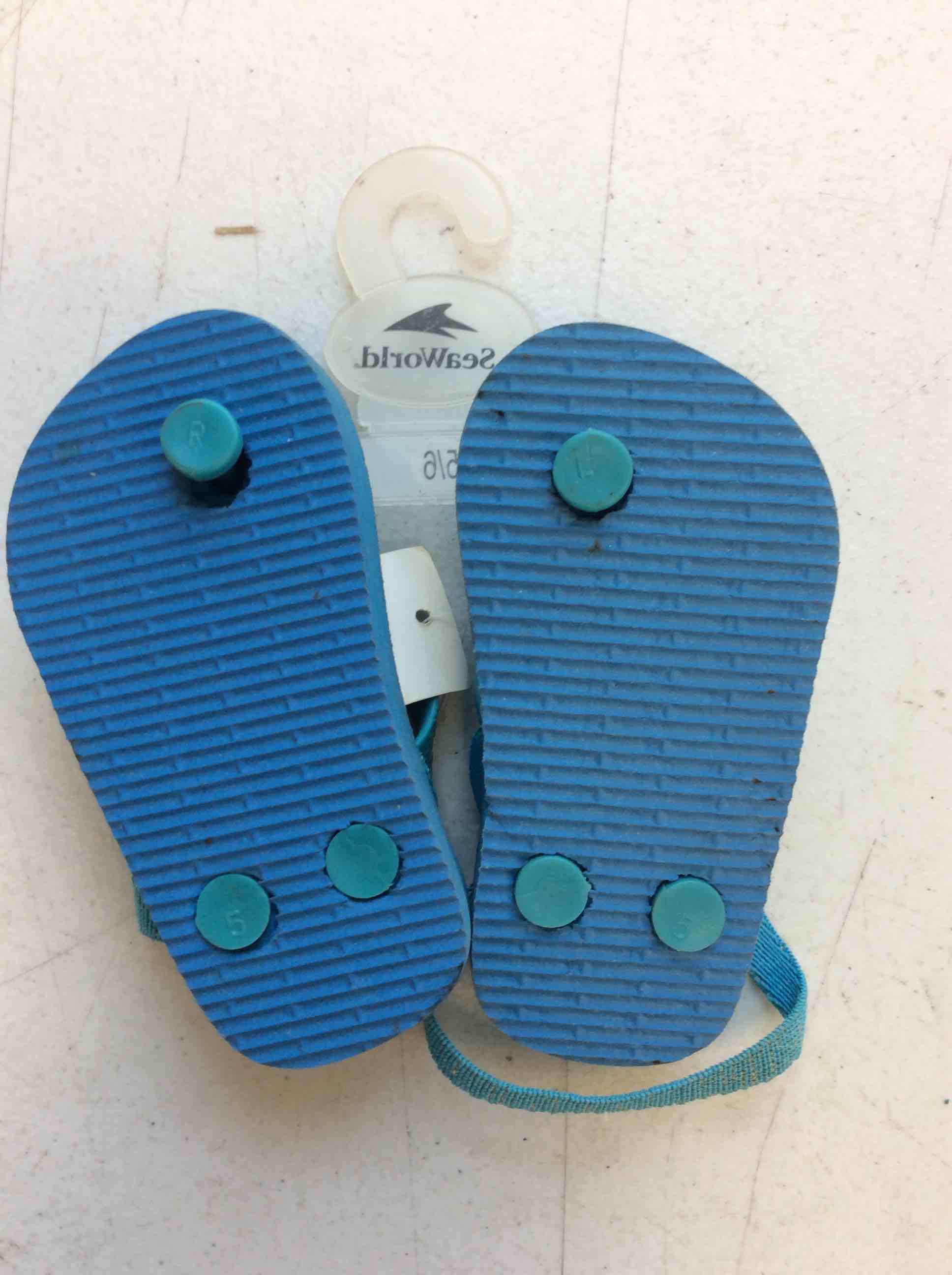 Condition photo showing New/Like New for toddlers size 5/6 seaworld blue flip flops