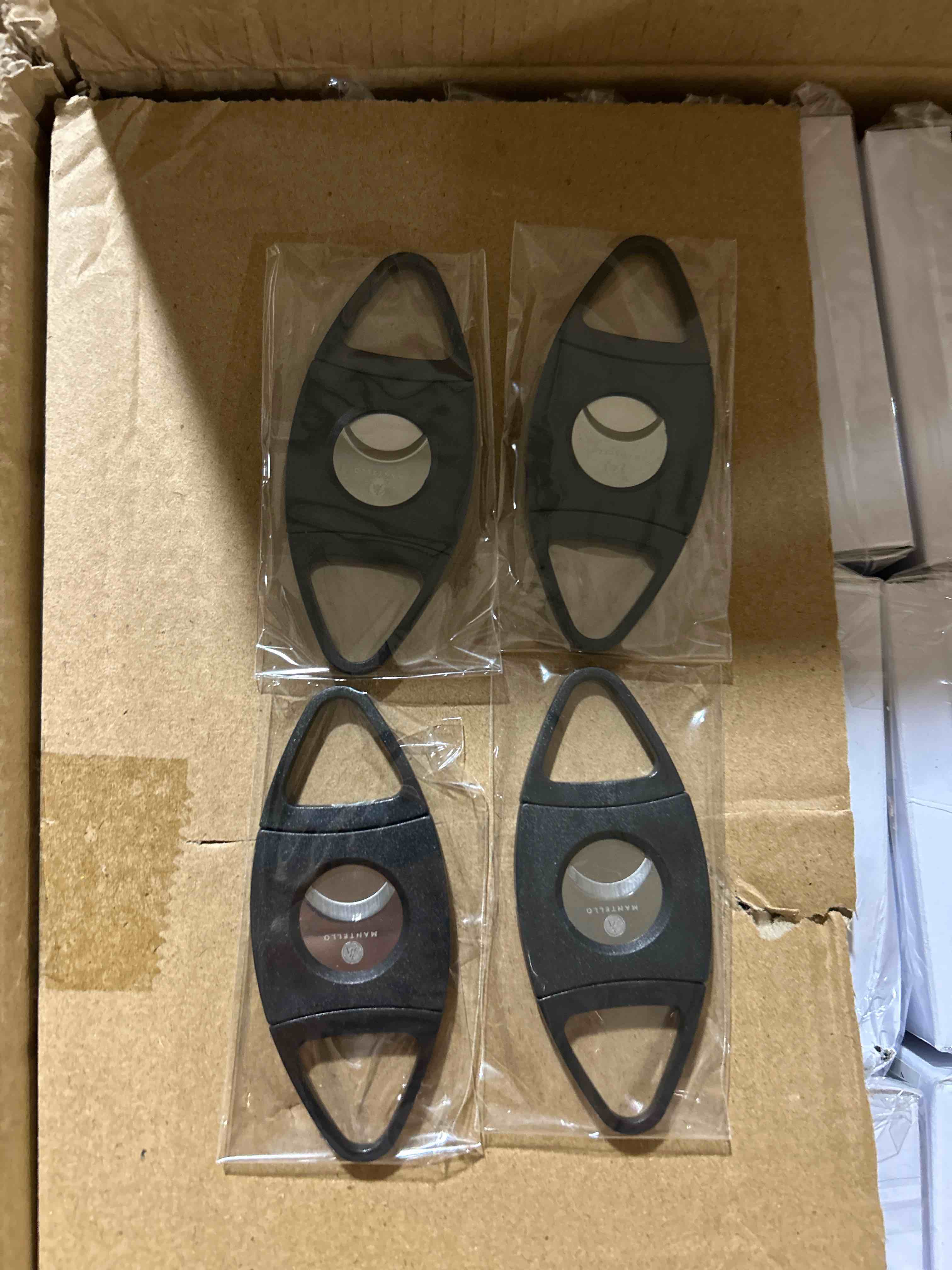 Condition photo showing Brand New for 4 pack mantello guillotine cigar cutters 