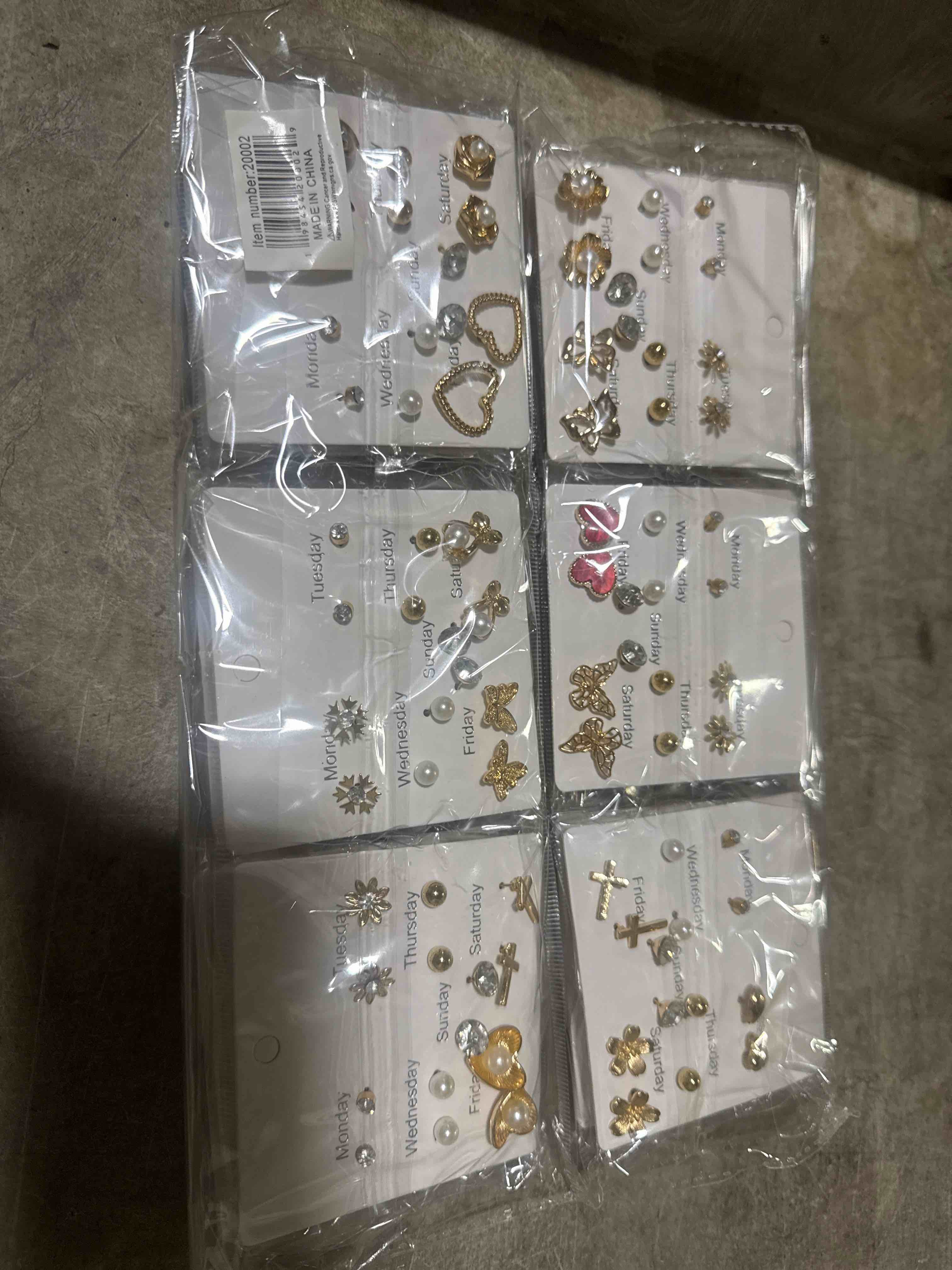 Condition photo showing New/Like New for pack of 12 - the days of the week jewelry earring set 7 pc 