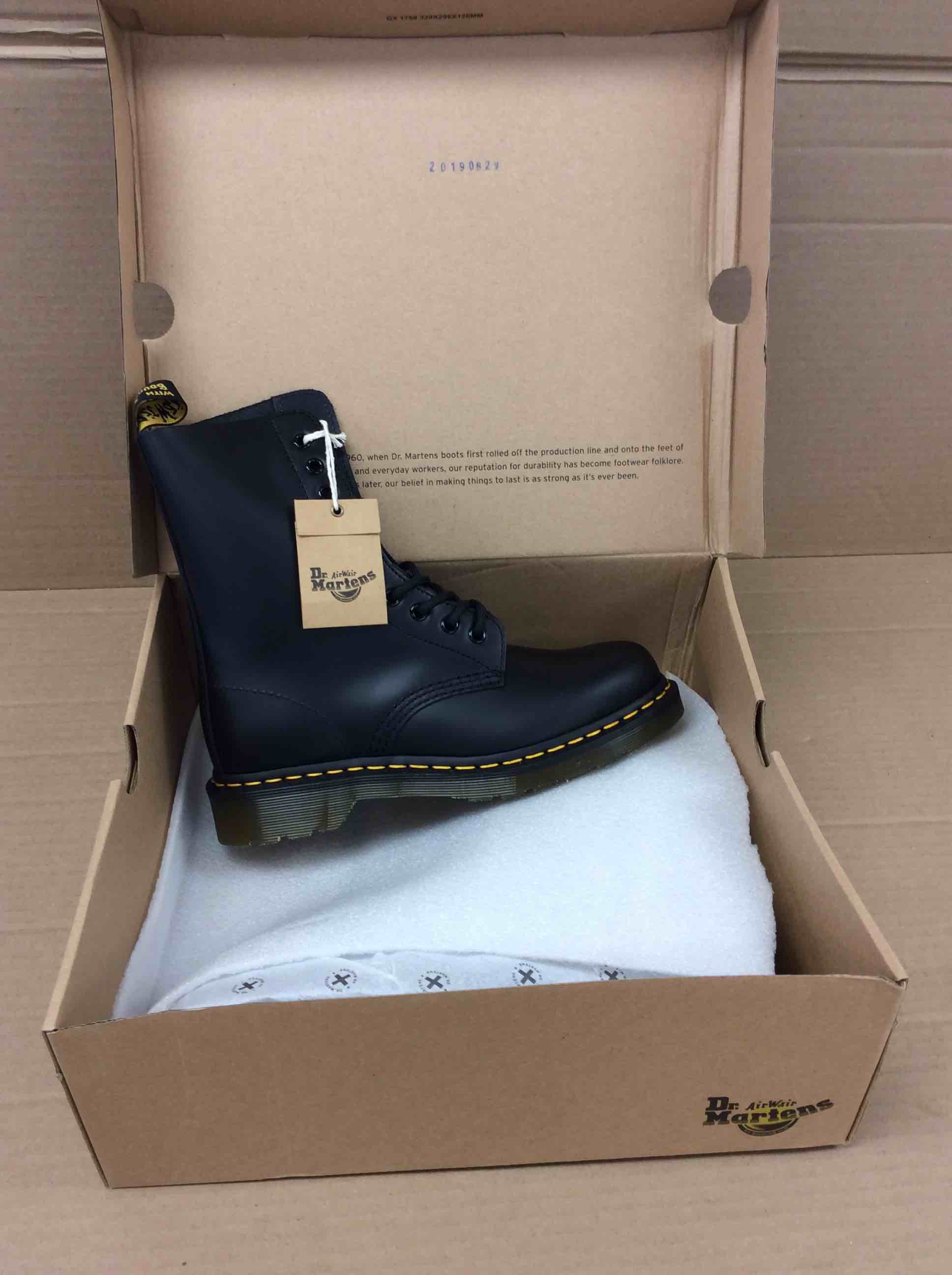 Condition photo showing New/Like New for women’s 7 men’s 6 dr. martens 1490 lace-up boot in black