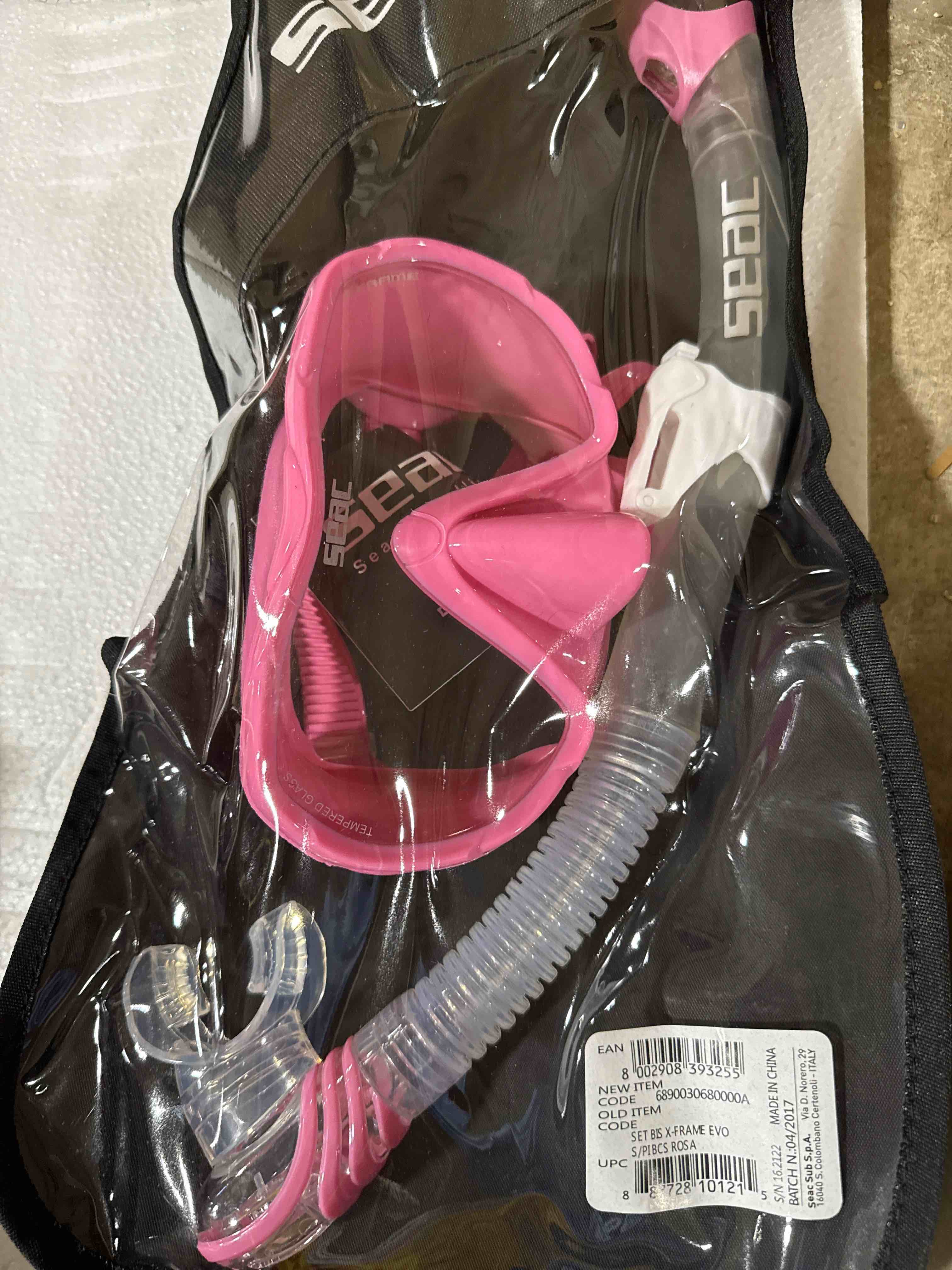 Condition photo showing Brand New for seac snorkeling set pink 