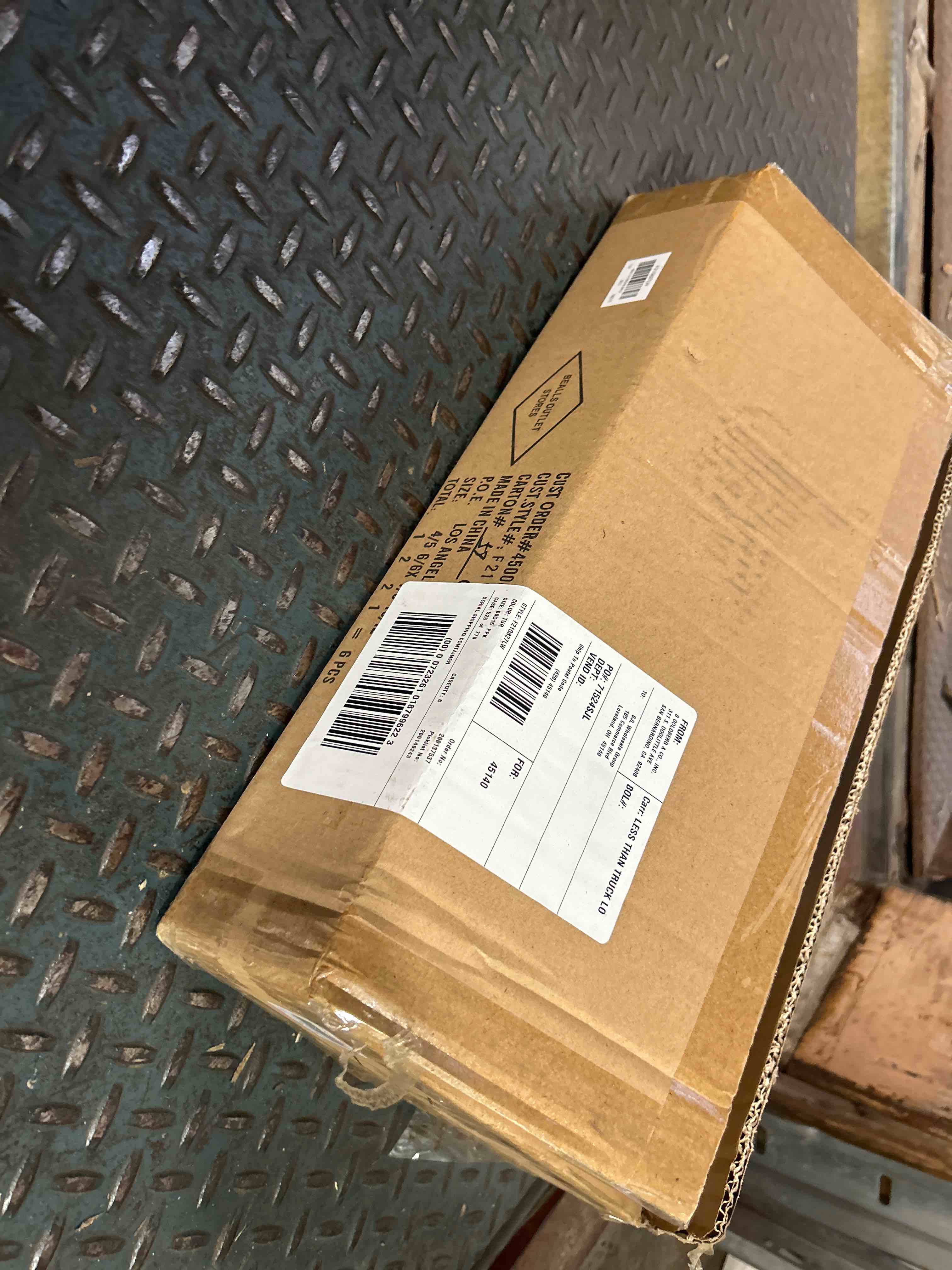 https://s3.amazonaws.com/lotting-images-prod/889114156298_1746729152232.jpeg