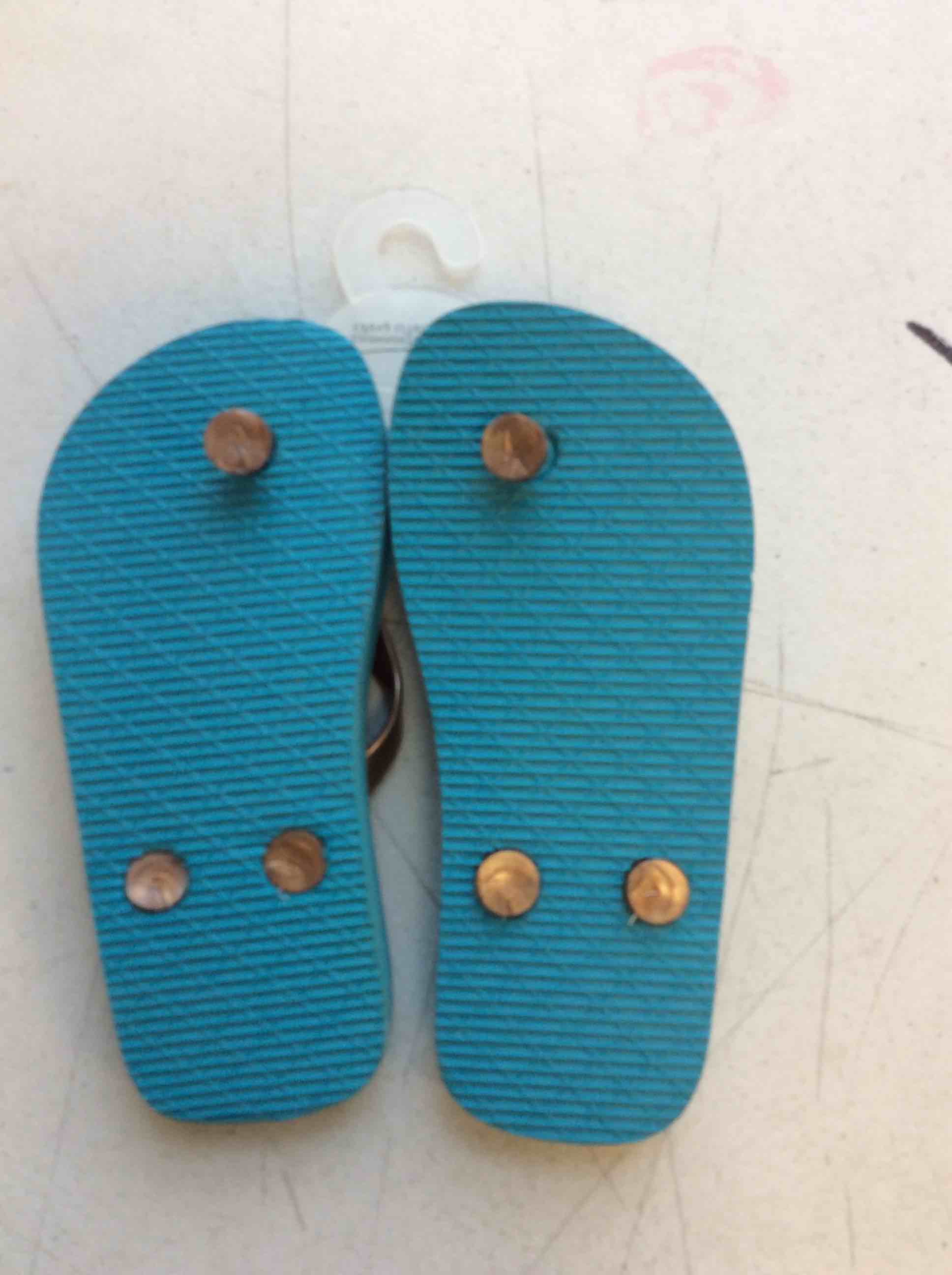Condition photo showing New/Like New for seaworld parks & entertainment kids 11/12 size sandals