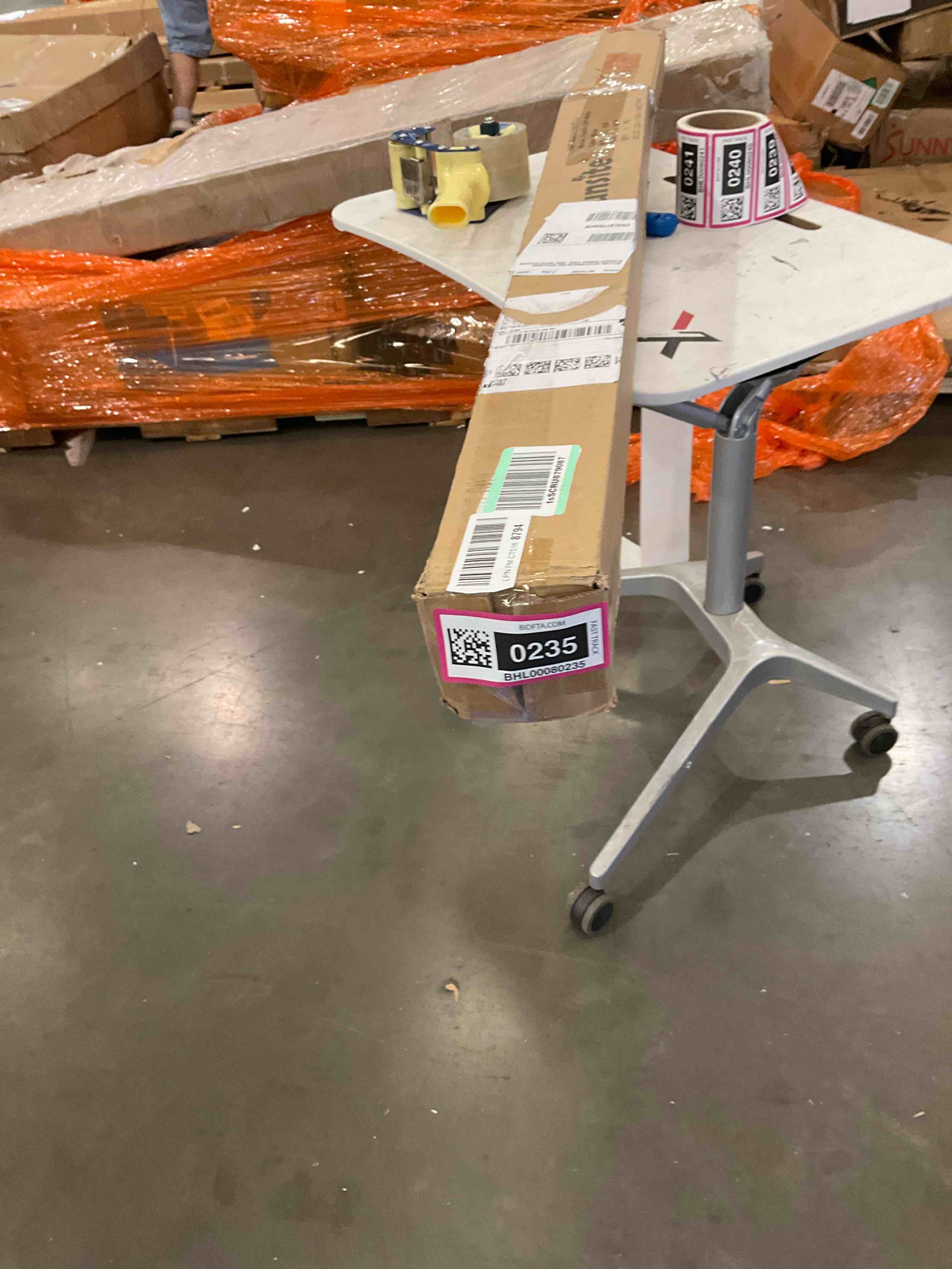 https://s3.amazonaws.com/lotting-images-prod/BargainHunt/BHL00080235_1715872474552.jpeg