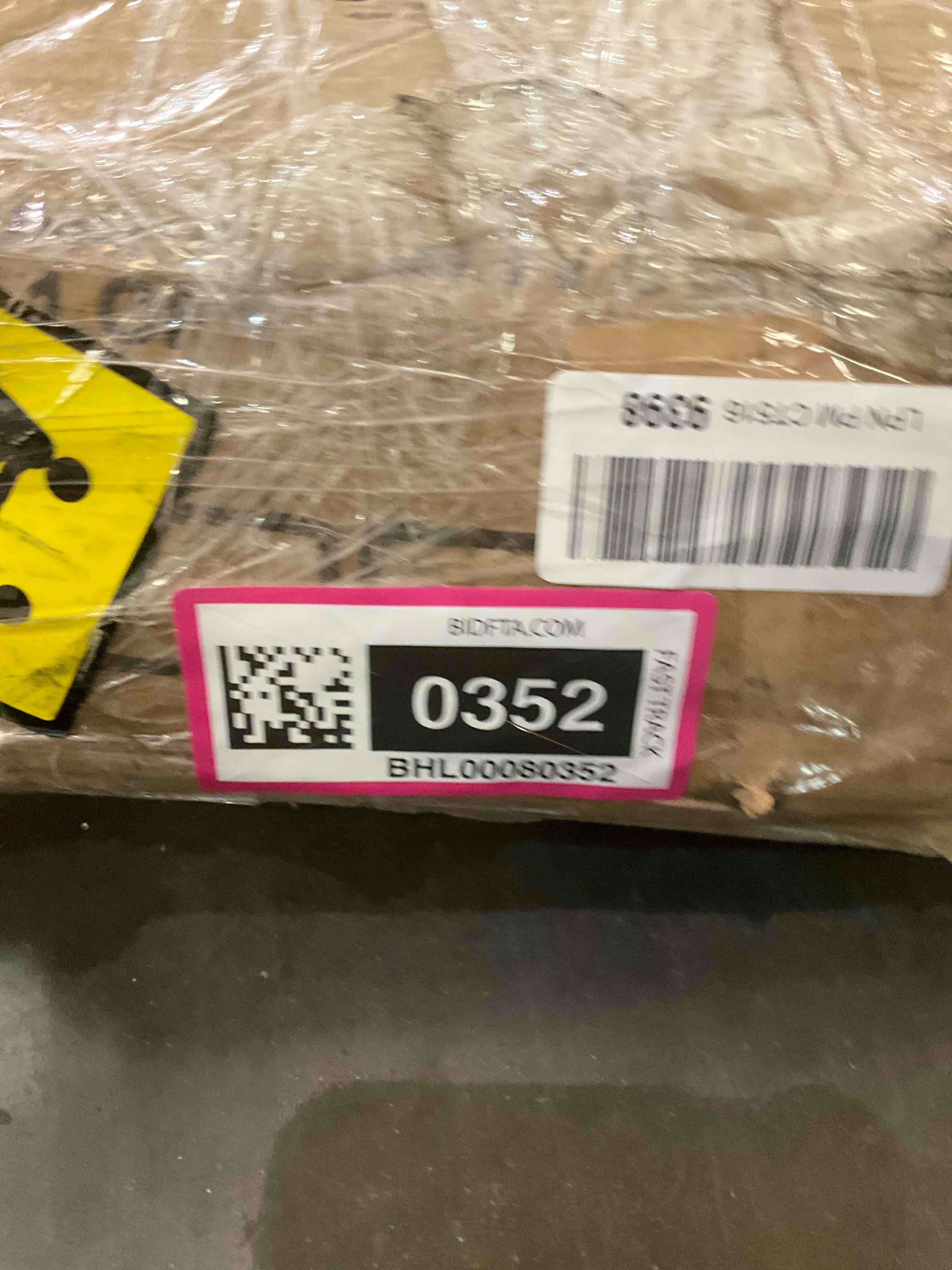 https://s3.amazonaws.com/lotting-images-prod/BargainHunt/BHL00080352_1716904324922.jpeg