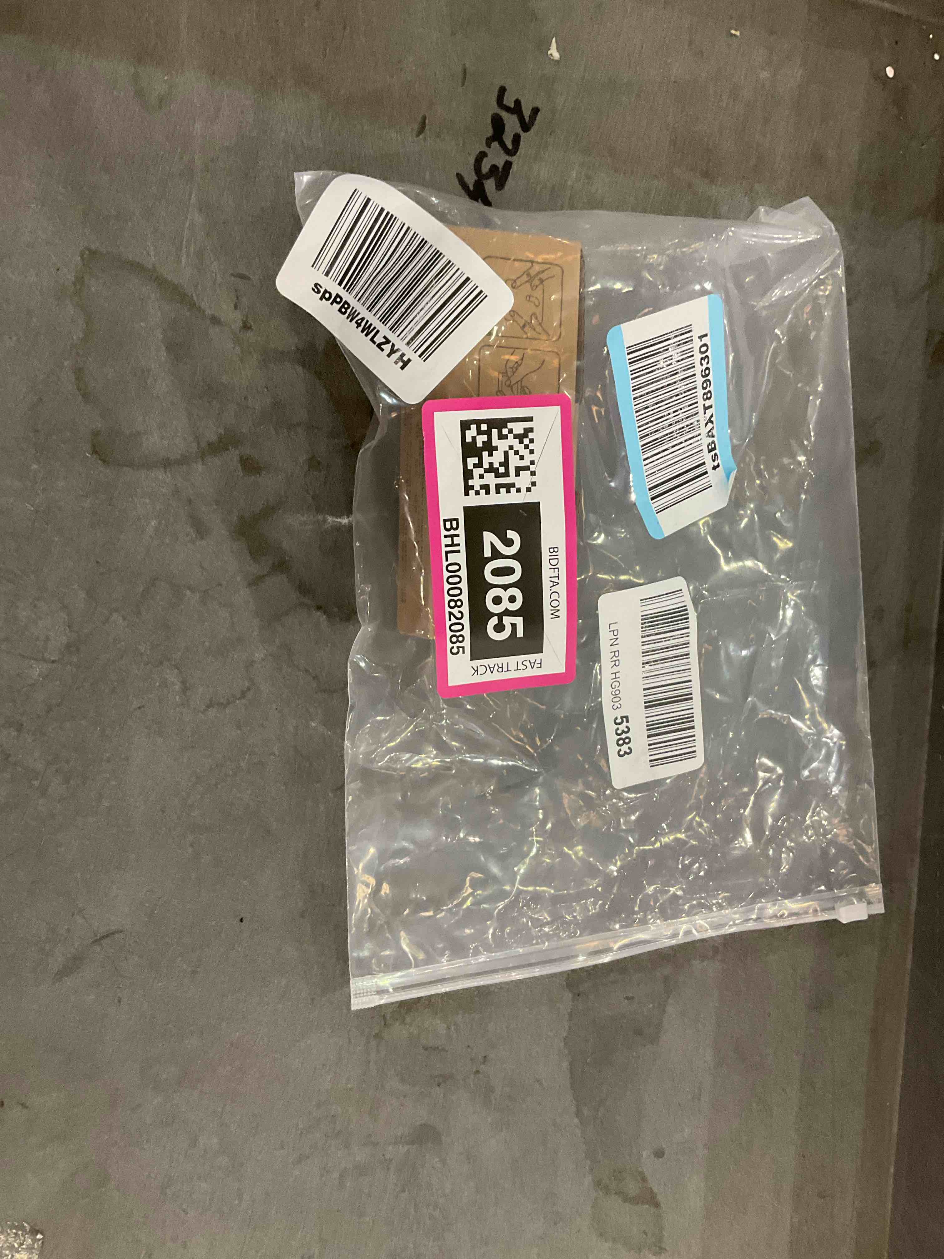 https://s3.amazonaws.com/lotting-images-prod/BargainHunt/BHL00082085_1708102115436.jpeg