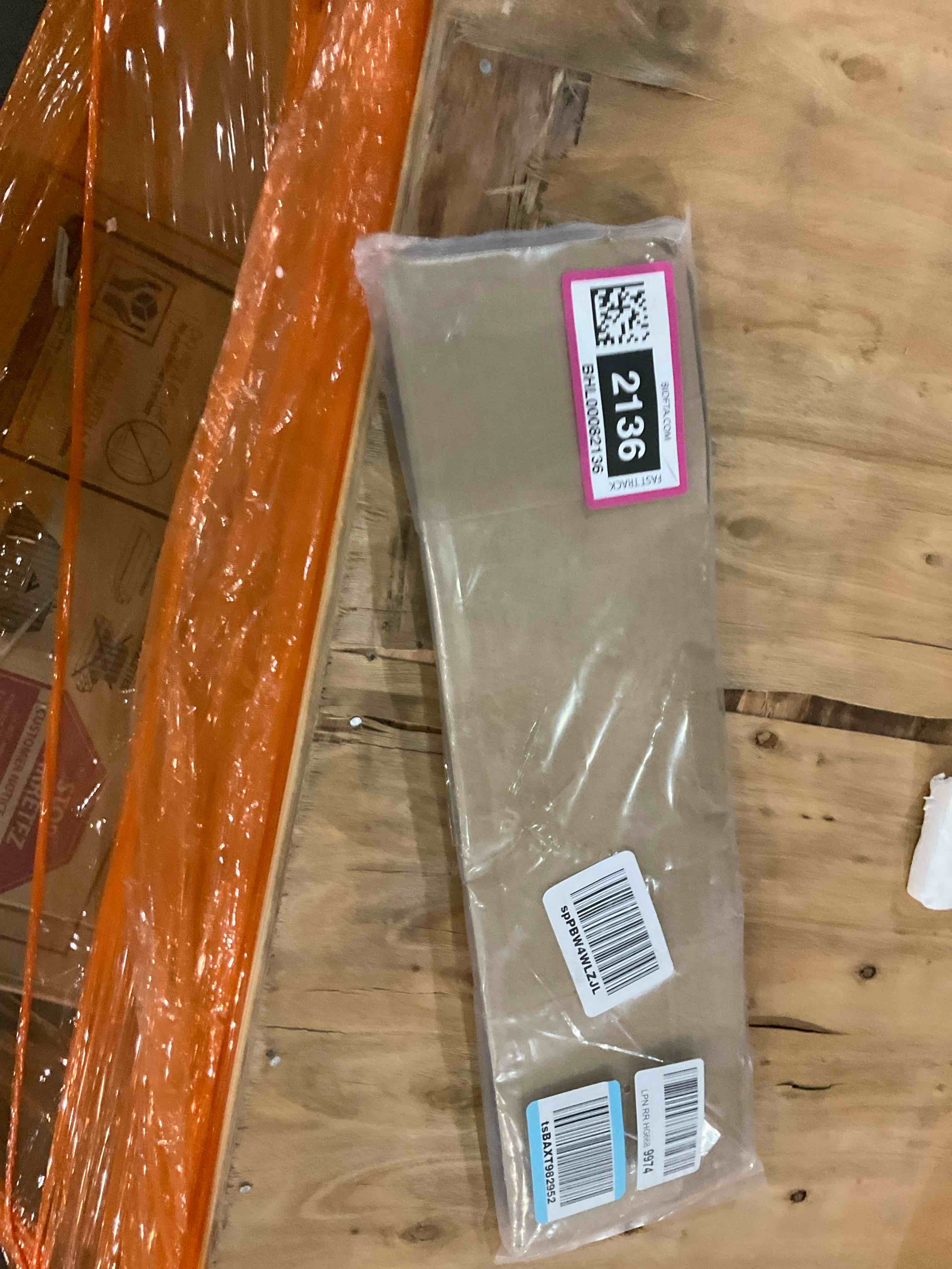 https://s3.amazonaws.com/lotting-images-prod/BargainHunt/BHL00082136_1708345828592.jpeg