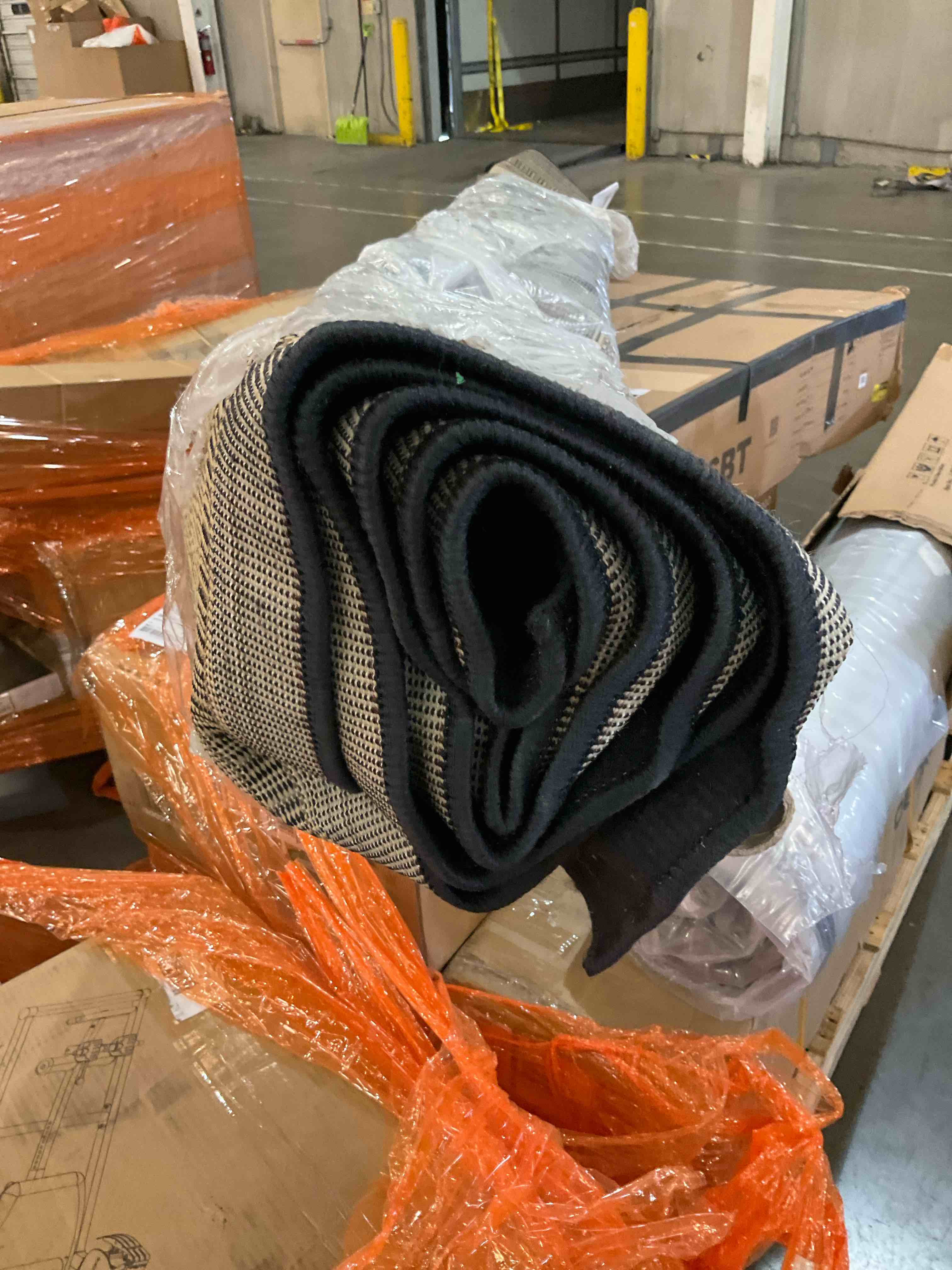 SUPERIOR Pastiche Area Rug