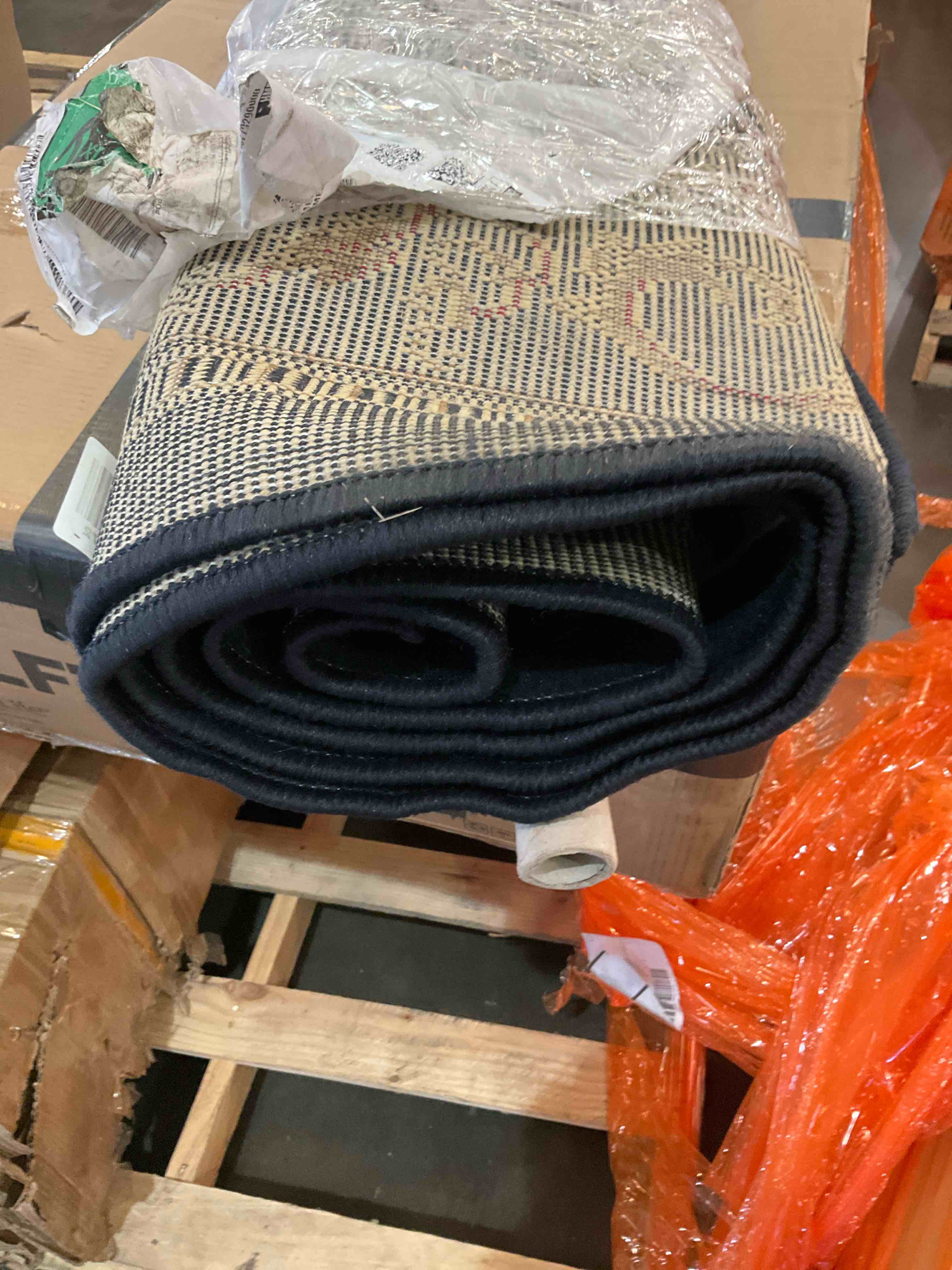 https://s3.amazonaws.com/lotting-images-prod/BargainHunt/BHL00082389_1708704329616.jpeg