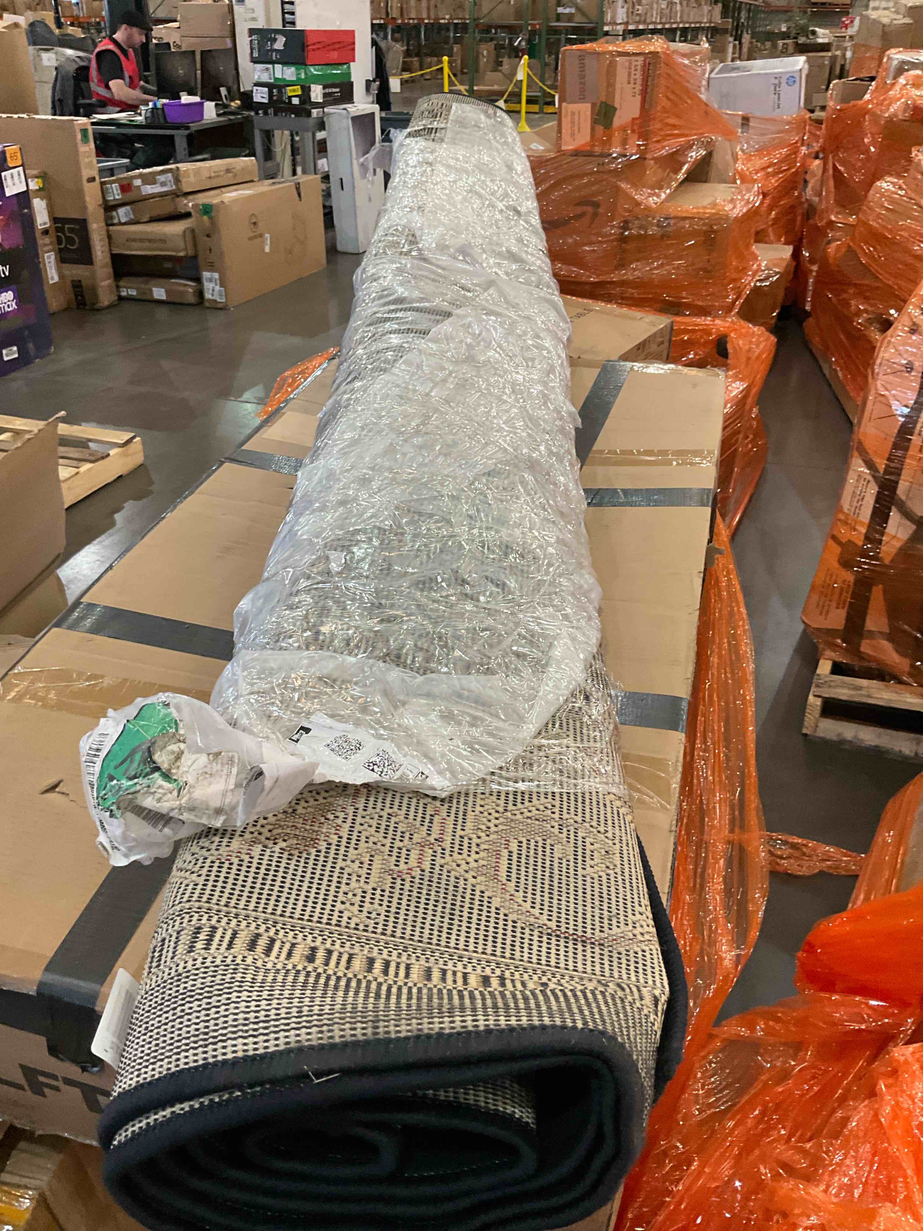 https://s3.amazonaws.com/lotting-images-prod/BargainHunt/BHL00082389_1708704332202.jpeg