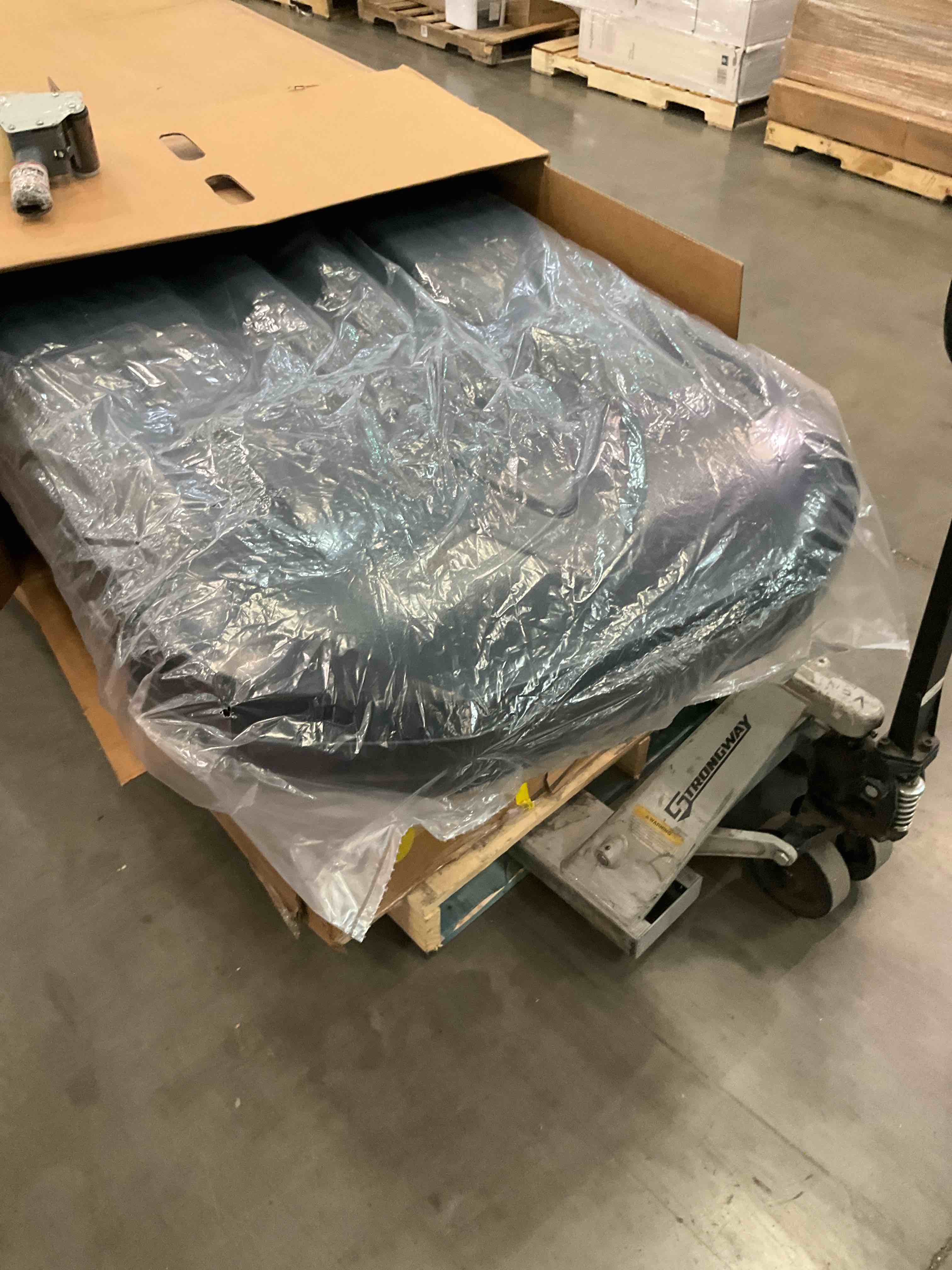 https://s3.amazonaws.com/lotting-images-prod/BargainHunt/BHL00082464_1708970095244.jpeg