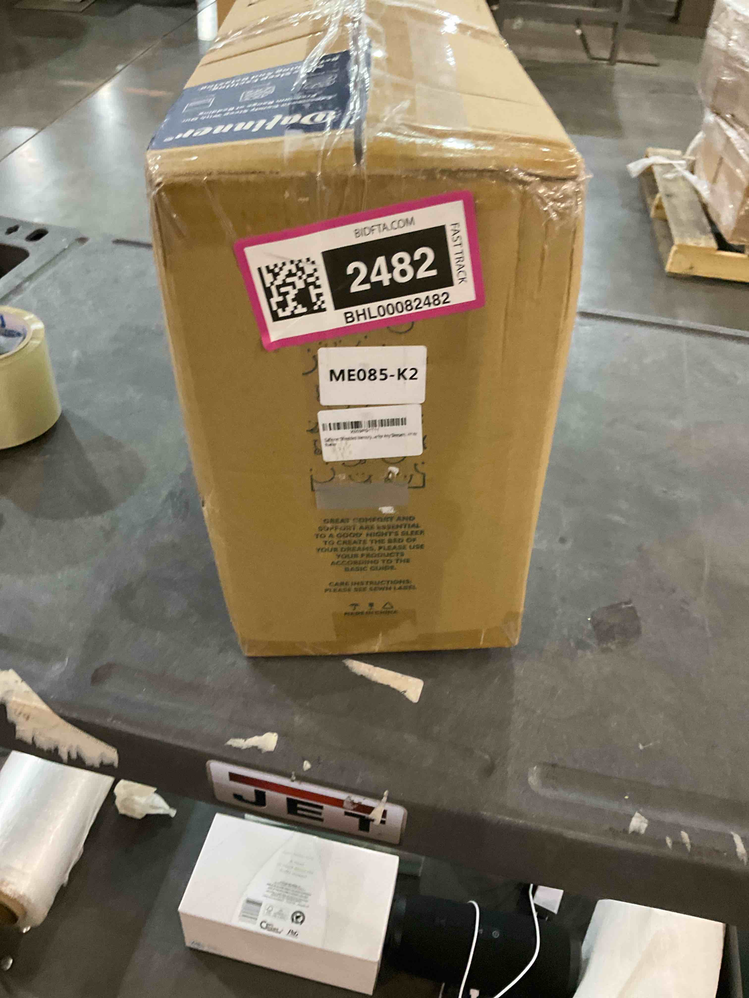 https://s3.amazonaws.com/lotting-images-prod/BargainHunt/BHL00082482_1709125383220.jpeg