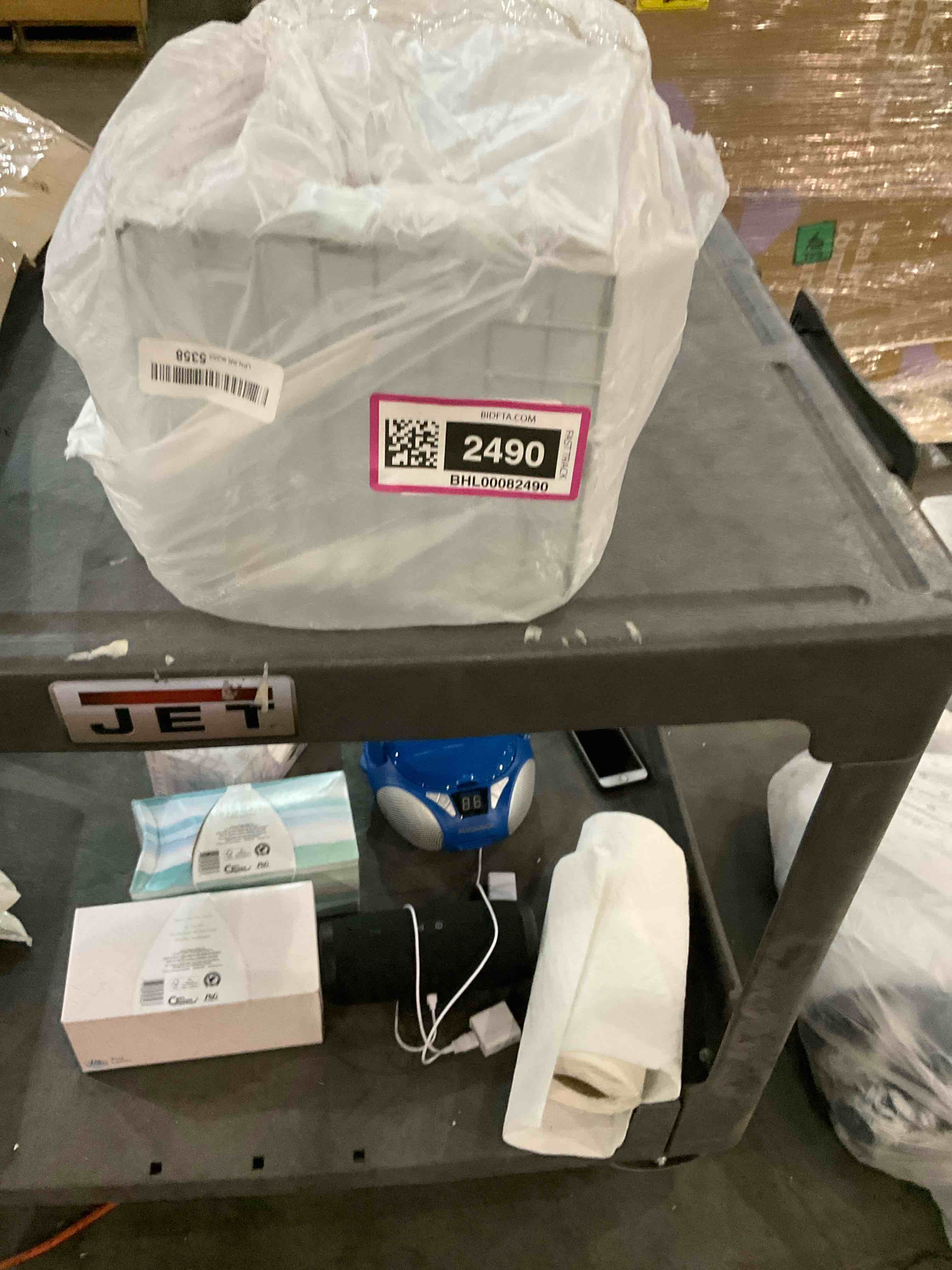 https://s3.amazonaws.com/lotting-images-prod/BargainHunt/BHL00082490_1709127474072.jpeg