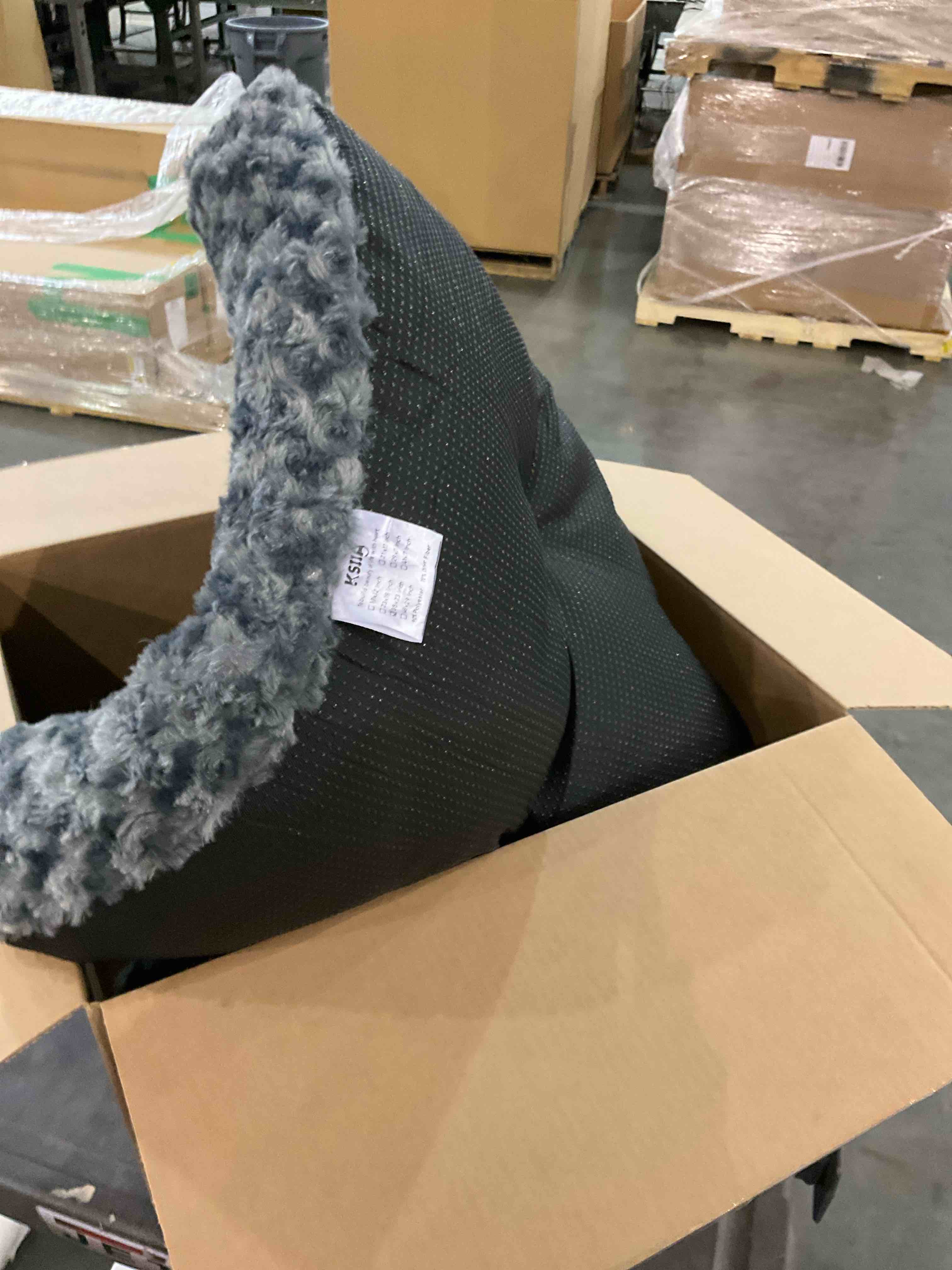 https://s3.amazonaws.com/lotting-images-prod/BargainHunt/BHL00082496_1709128306018.jpeg