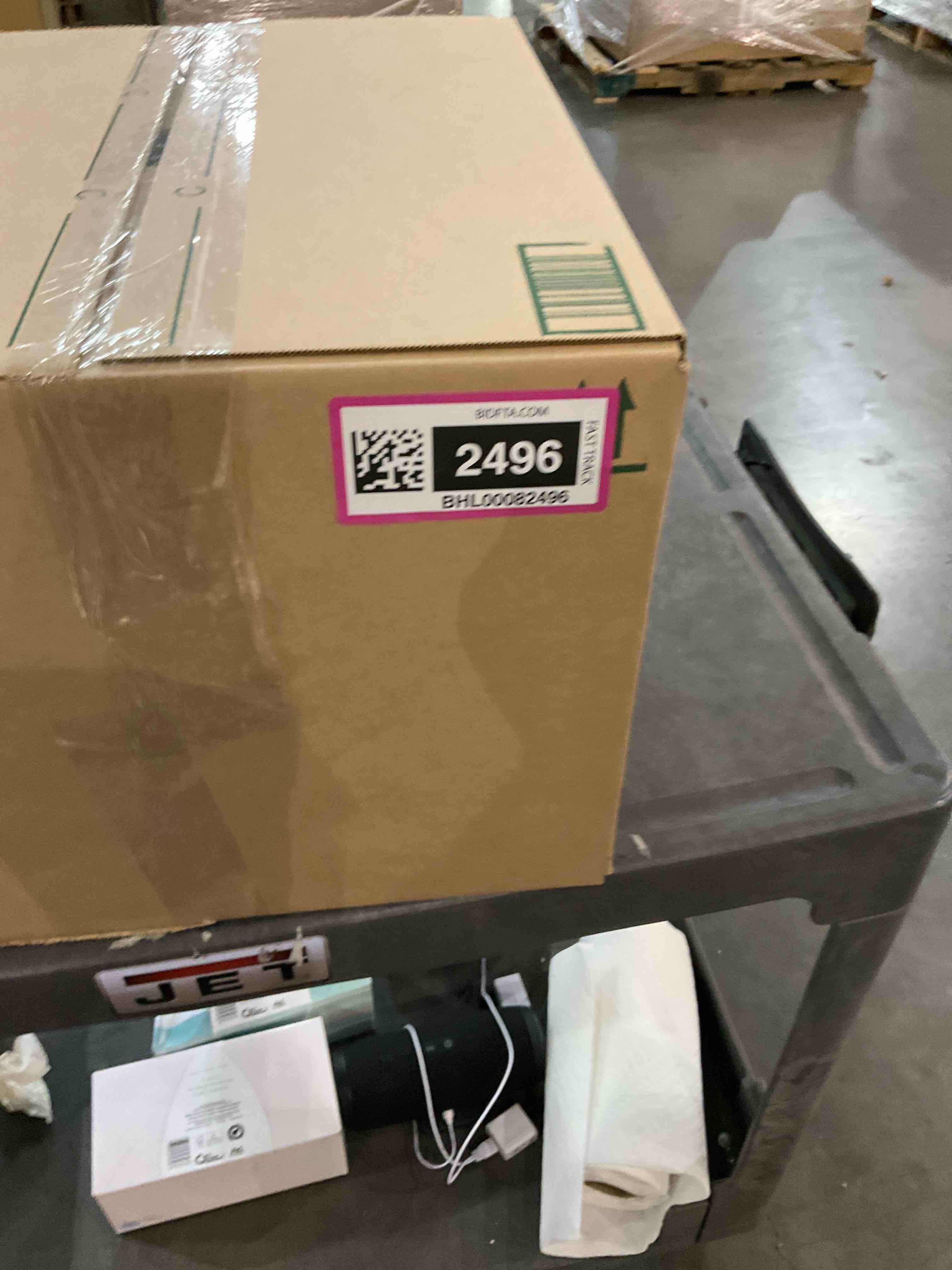 https://s3.amazonaws.com/lotting-images-prod/BargainHunt/BHL00082496_1709128333131.jpeg