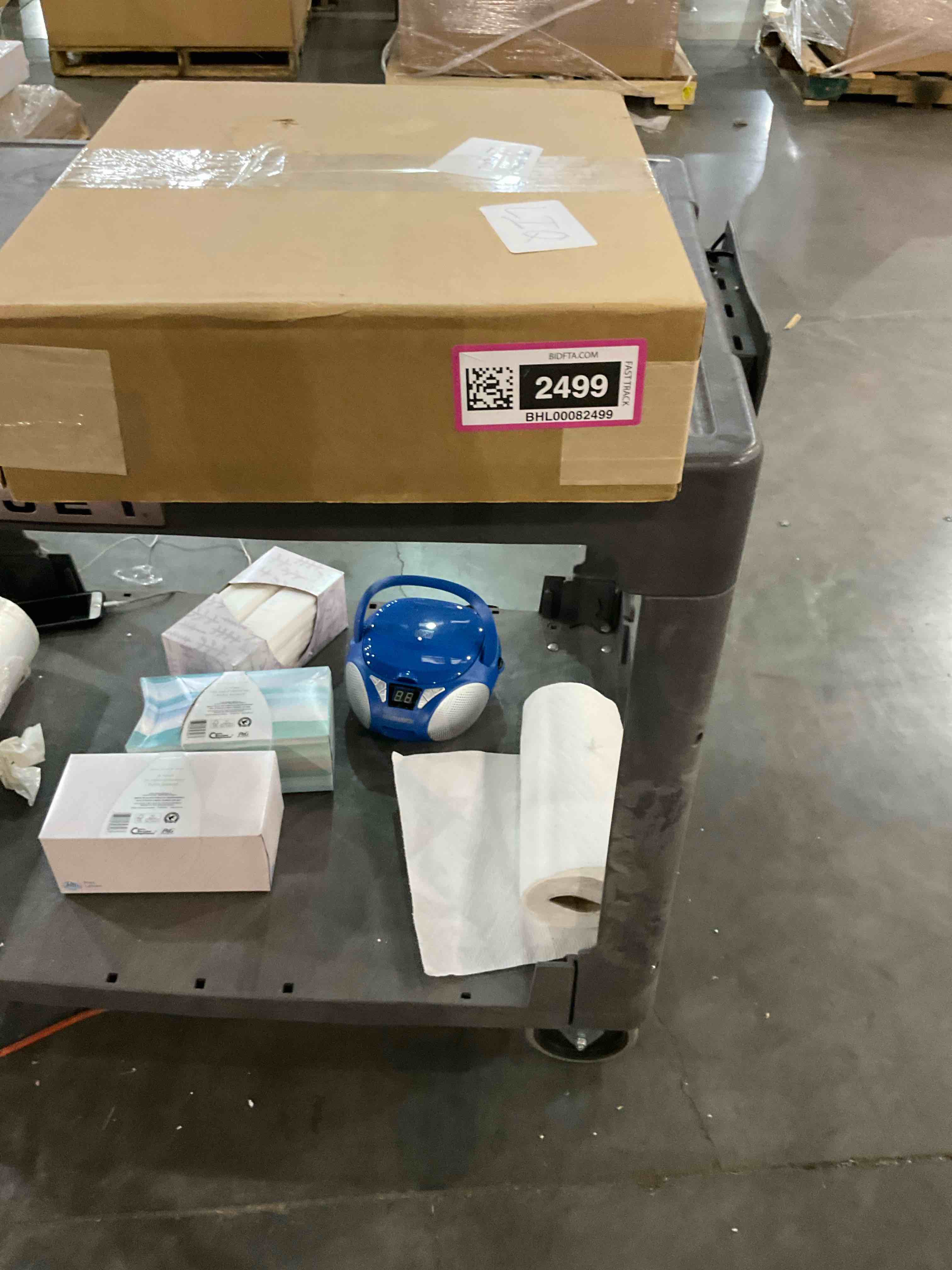 https://s3.amazonaws.com/lotting-images-prod/BargainHunt/BHL00082499_1709130204859.jpeg