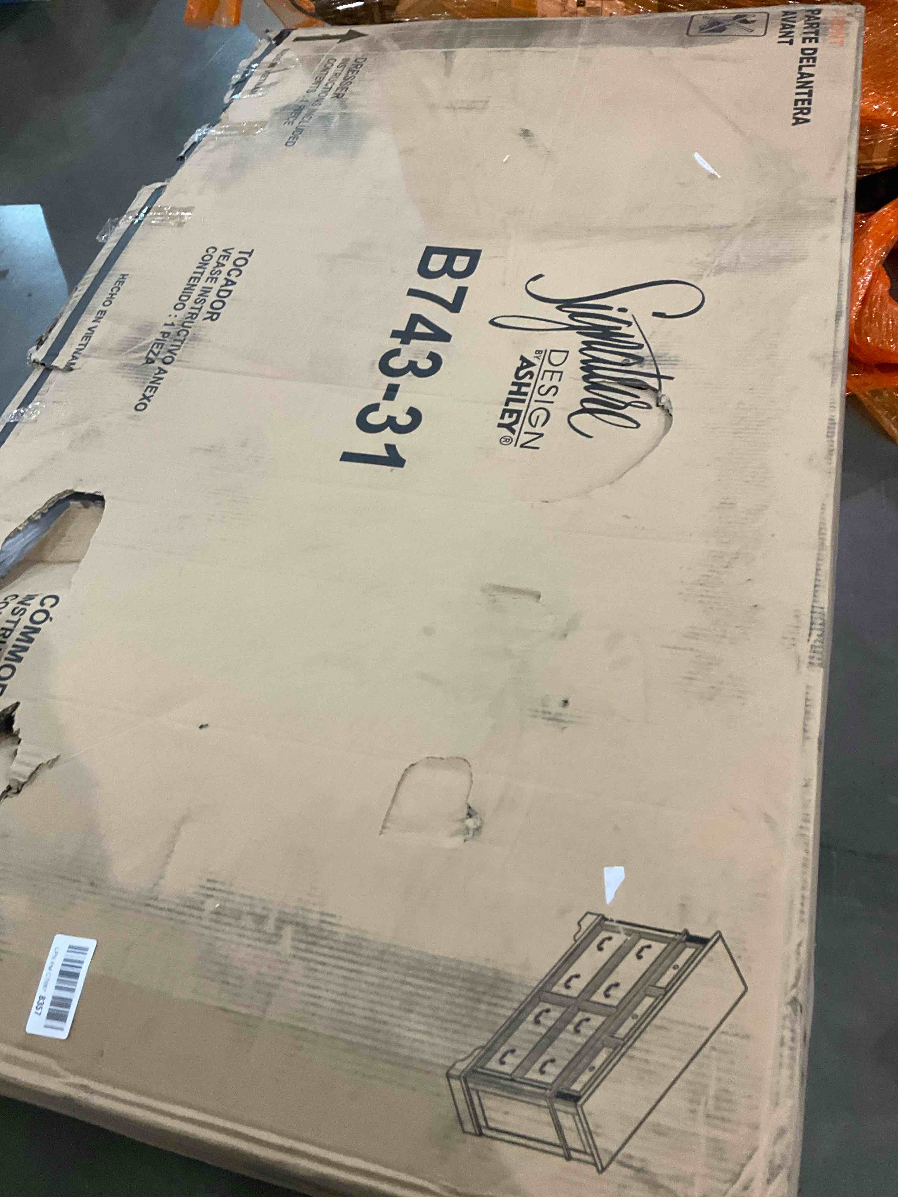 Signature Design by Ashley Realyn French Country 7 Drawer Two Tone Dresser, Chipped White