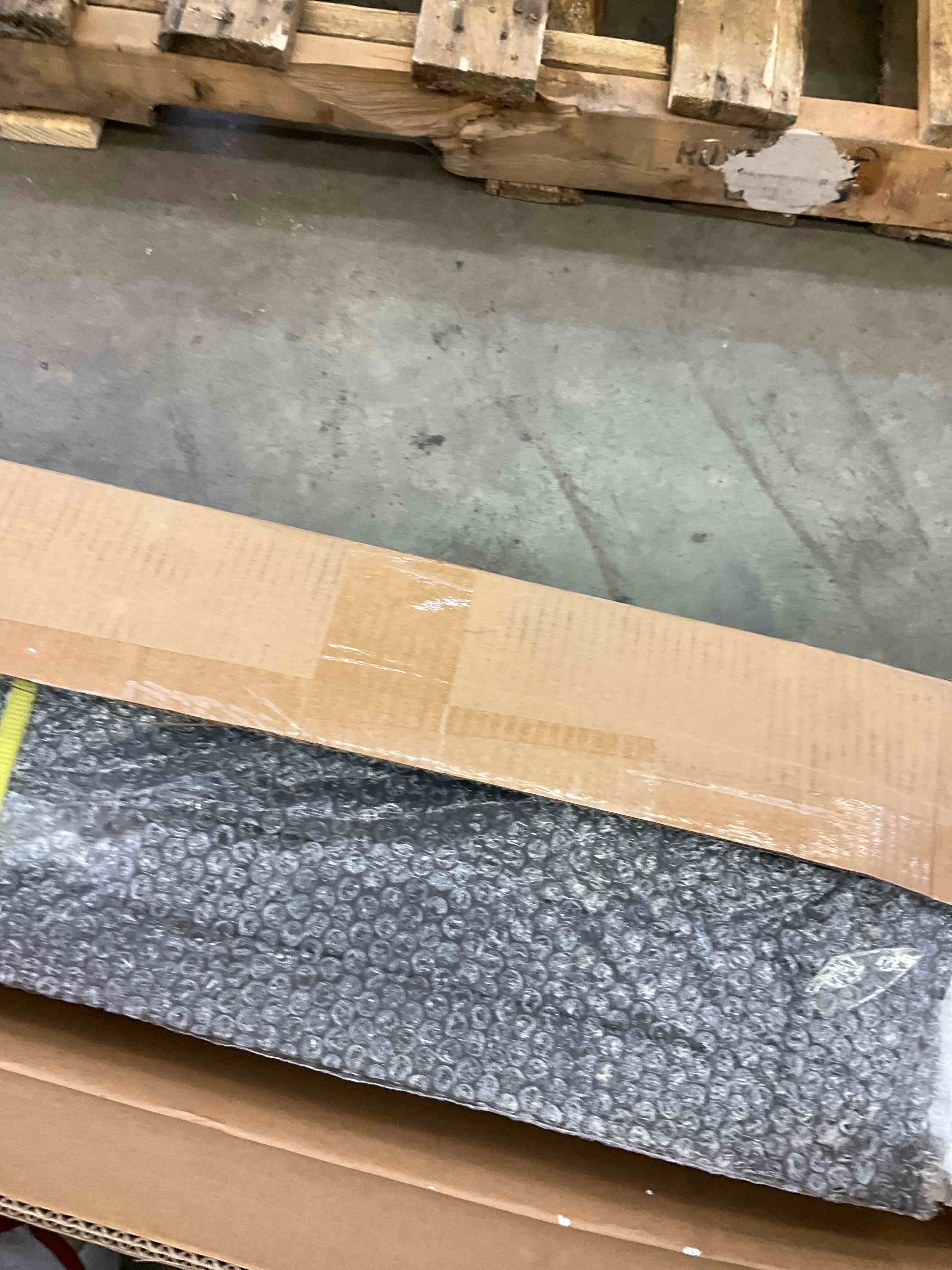 https://s3.amazonaws.com/lotting-images-prod/BargainHunt/BHL00086935_1722457598299.jpeg