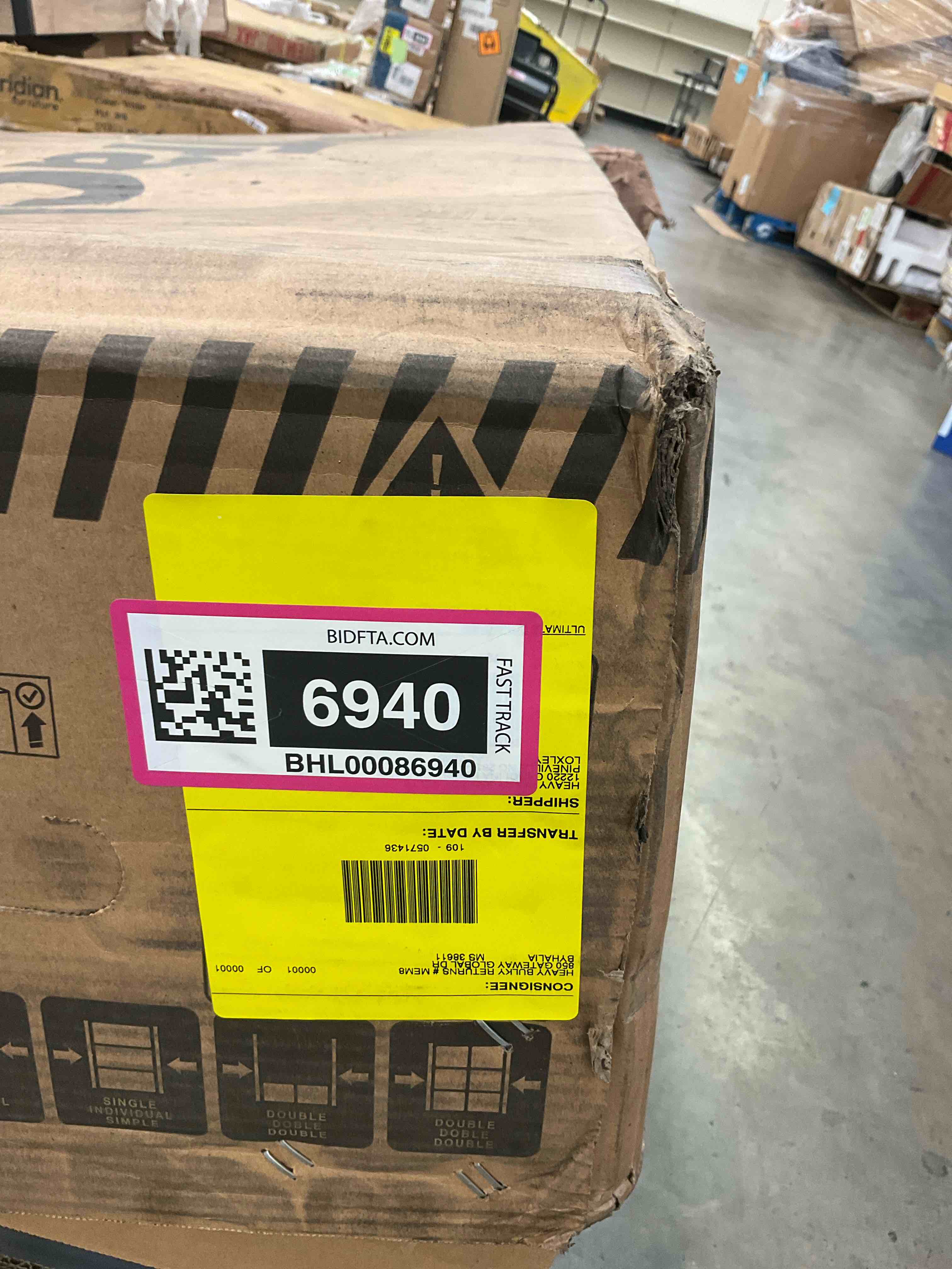 https://s3.amazonaws.com/lotting-images-prod/BargainHunt/BHL00086940_1722458866073.jpeg