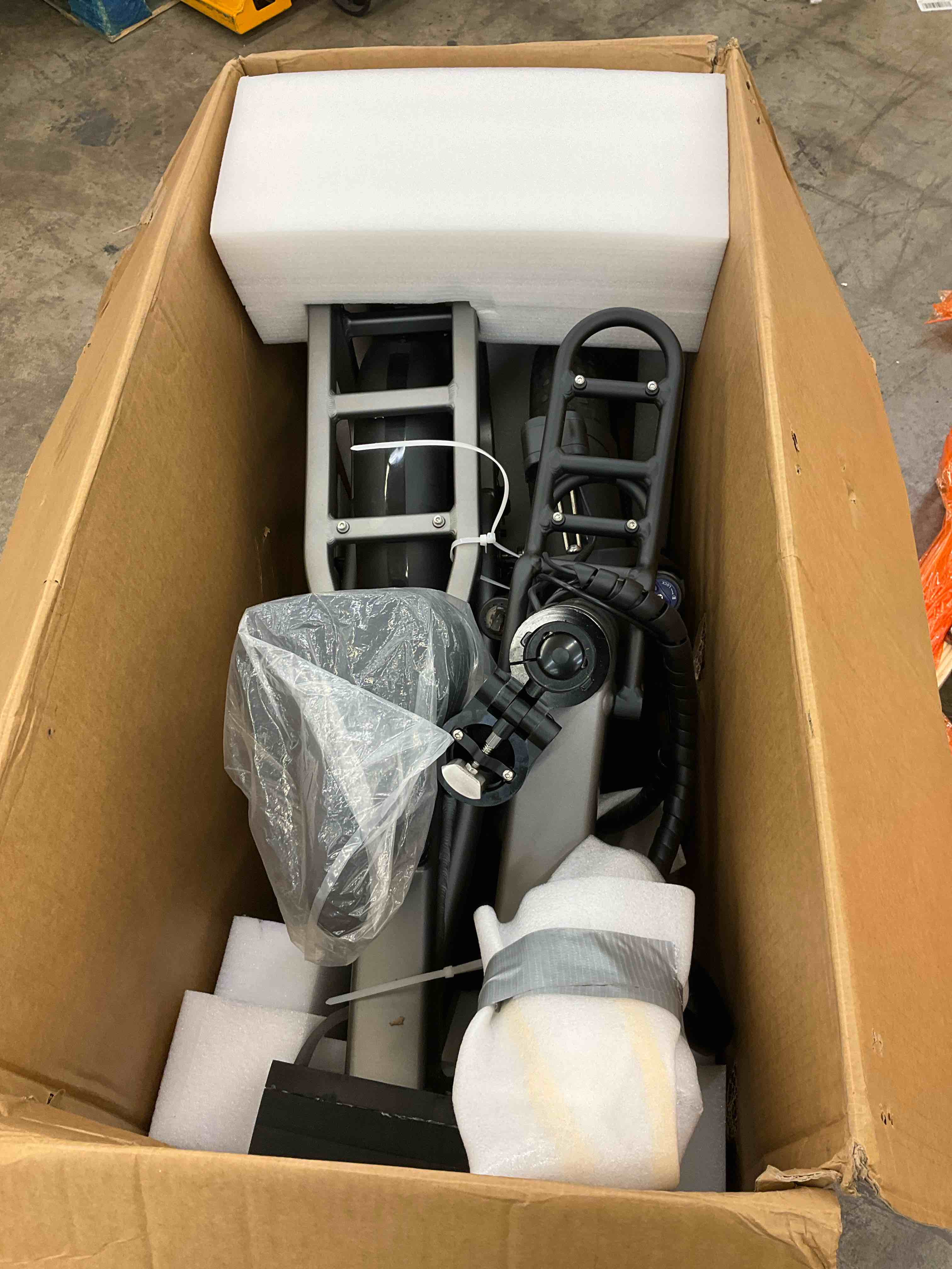 https://s3.amazonaws.com/lotting-images-prod/BargainHunt/BHL00086988_1723134655423.jpeg